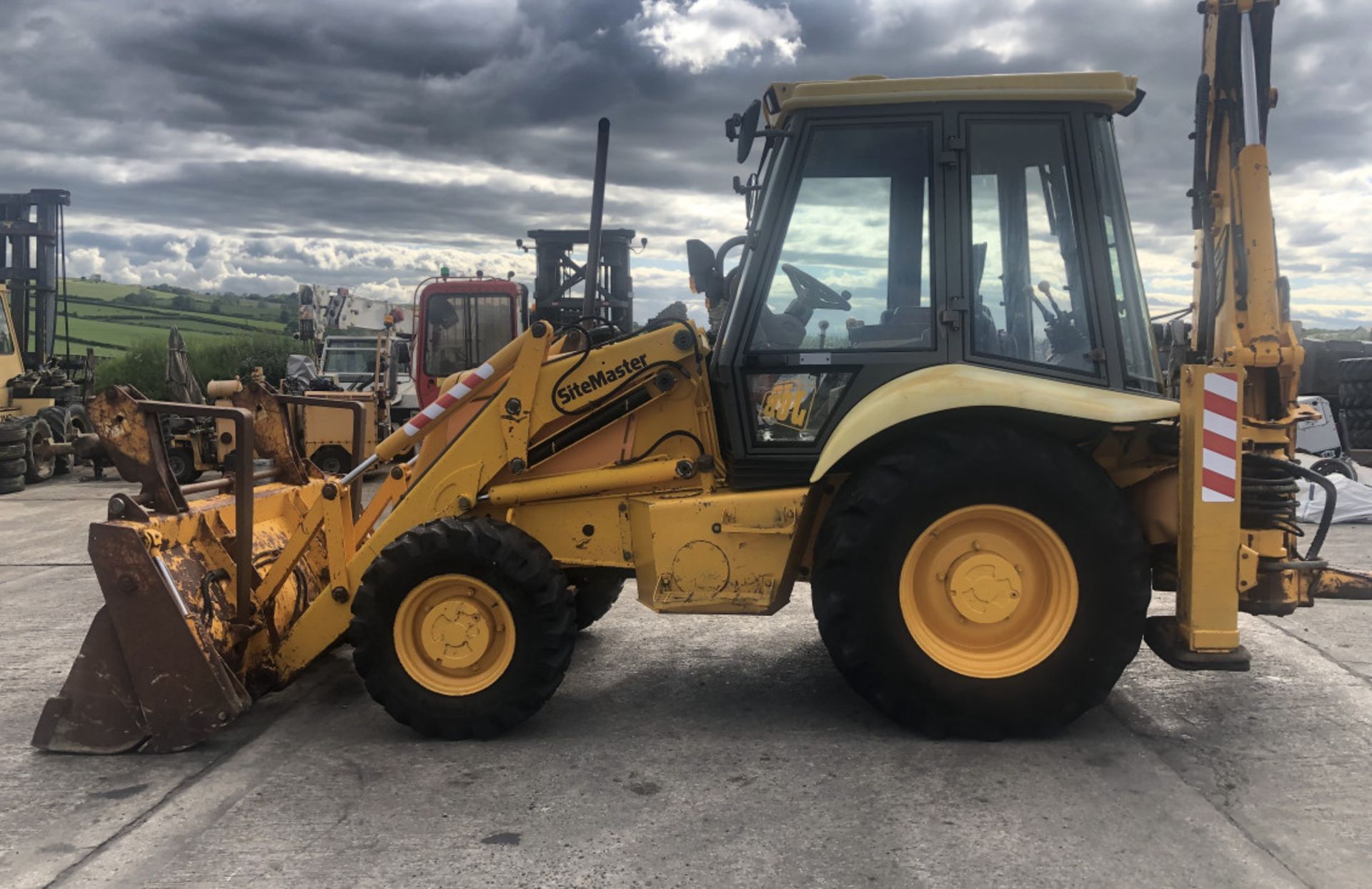 JCB 3 CX P8 SITEMASTER BACKHOE LOADER