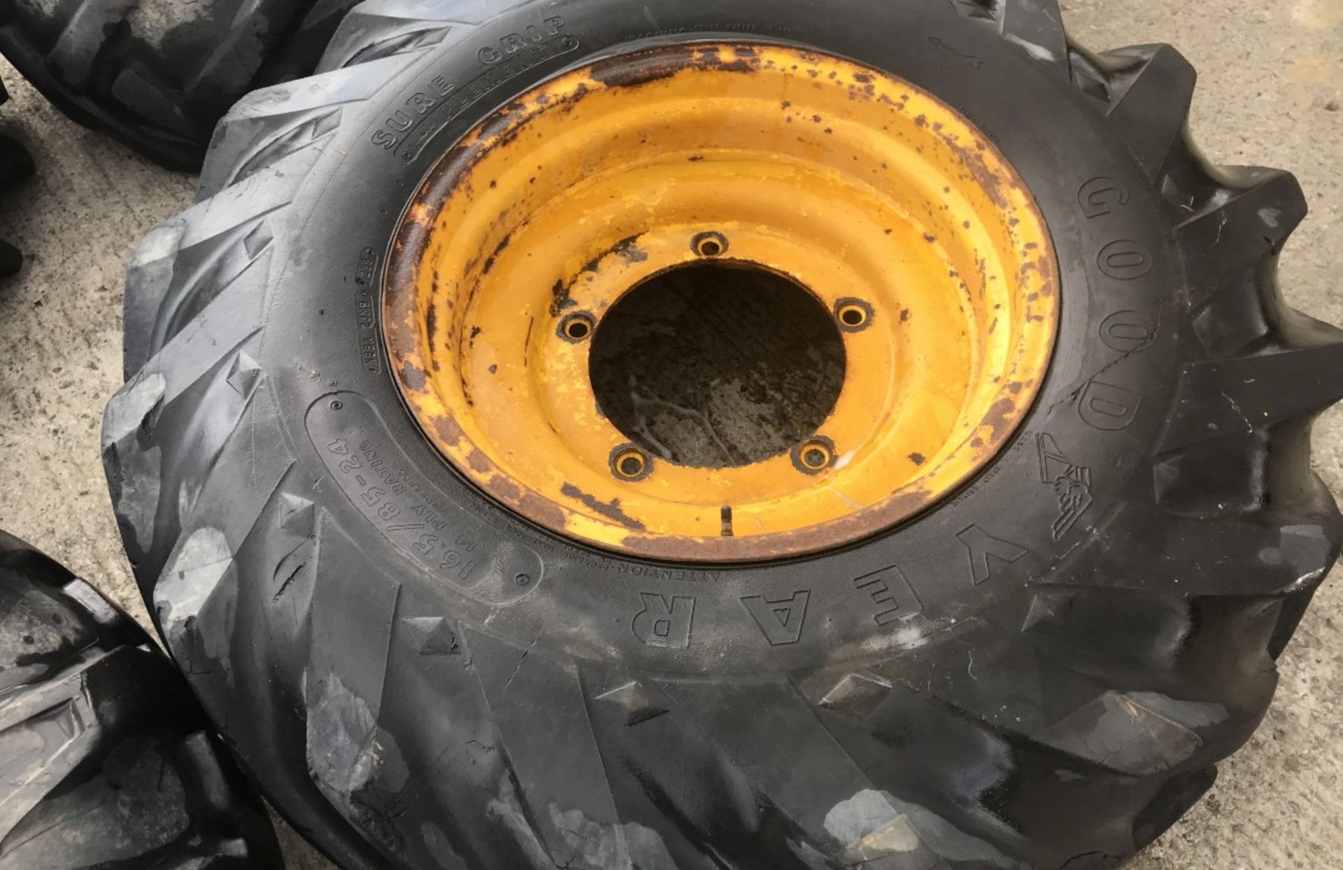 4 X JCB TELEHANDLER WHEELS AND TYRES 24 INCH - Image 4 of 11