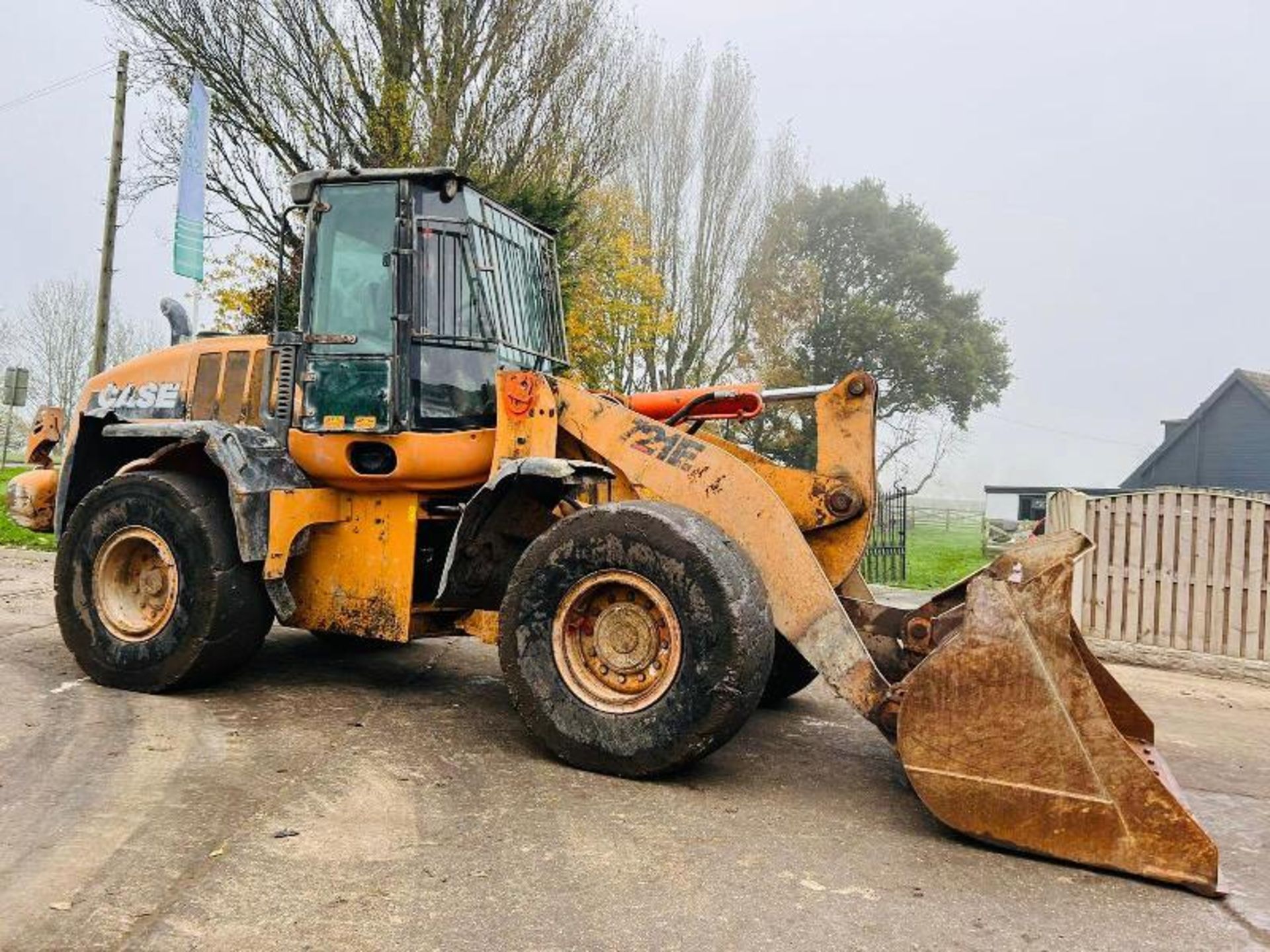 CASE 721E 4WD LOADING SHOVEL * YEAR 2010 * C/W BUCKET - Image 4 of 13