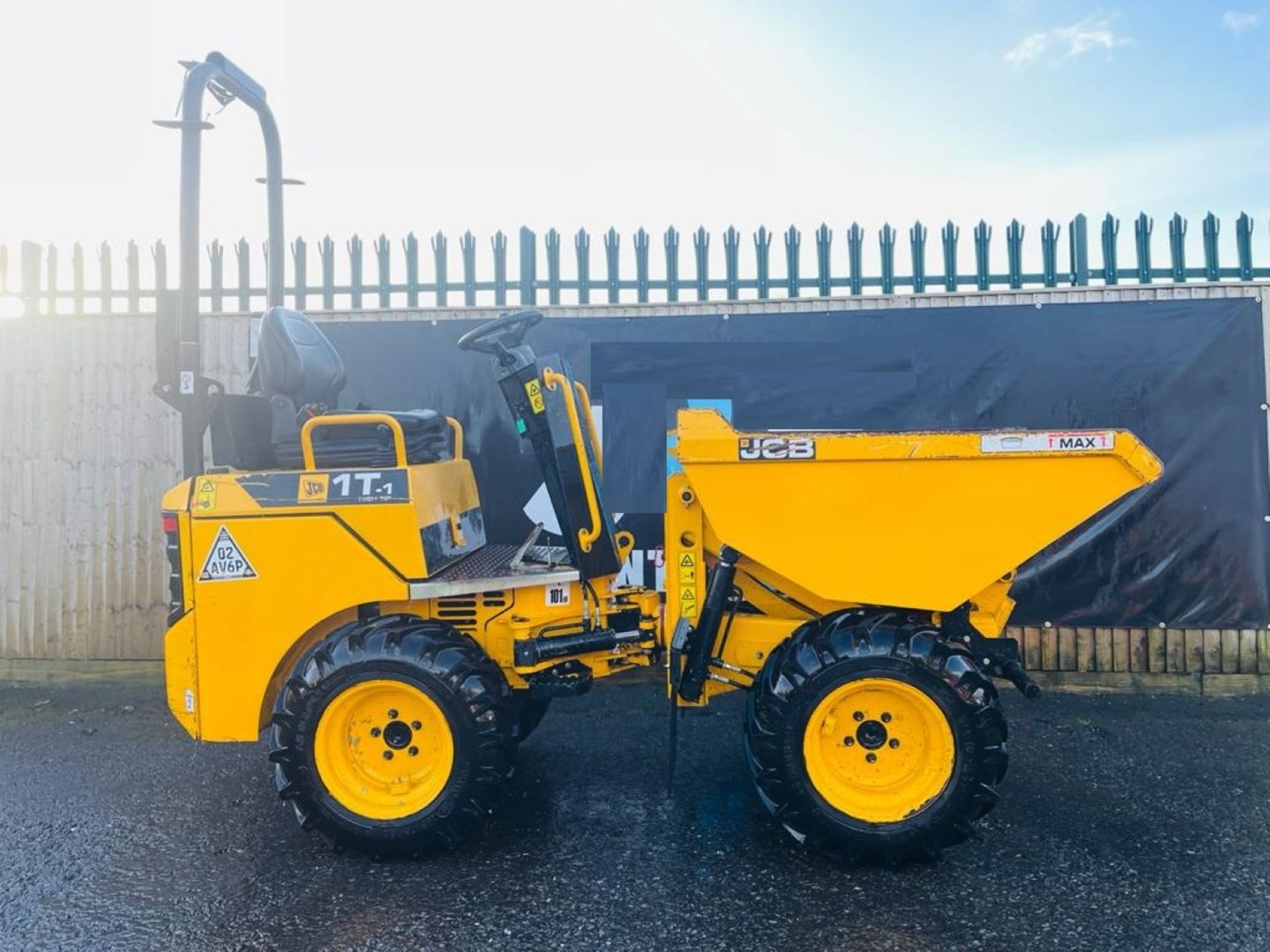 JCB 1 T HIGH TIP - 2019 - ONLY 418 HOURS - Image 2 of 13