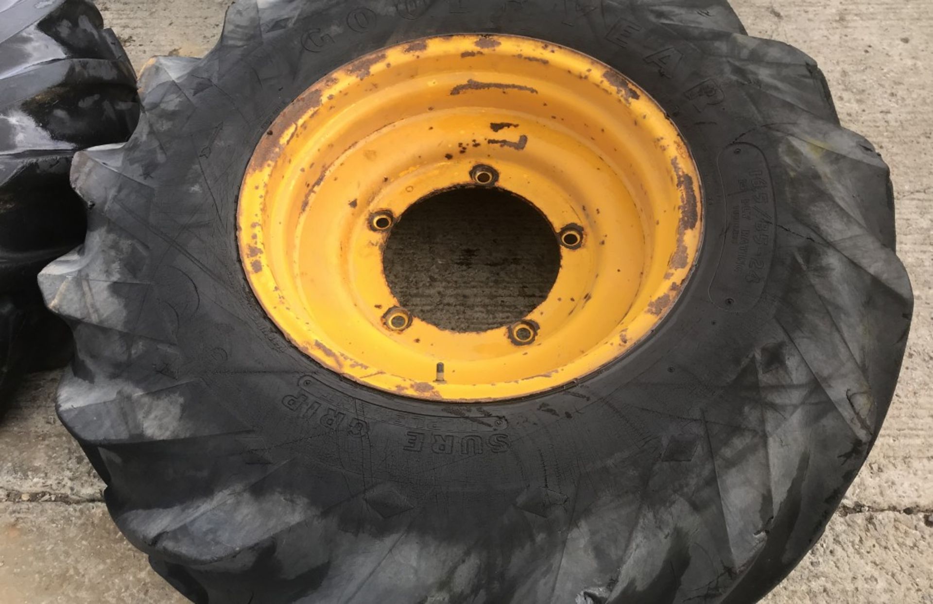 4 X JCB TELEHANDLER WHEELS AND TYRES 24 INCH - Image 6 of 11