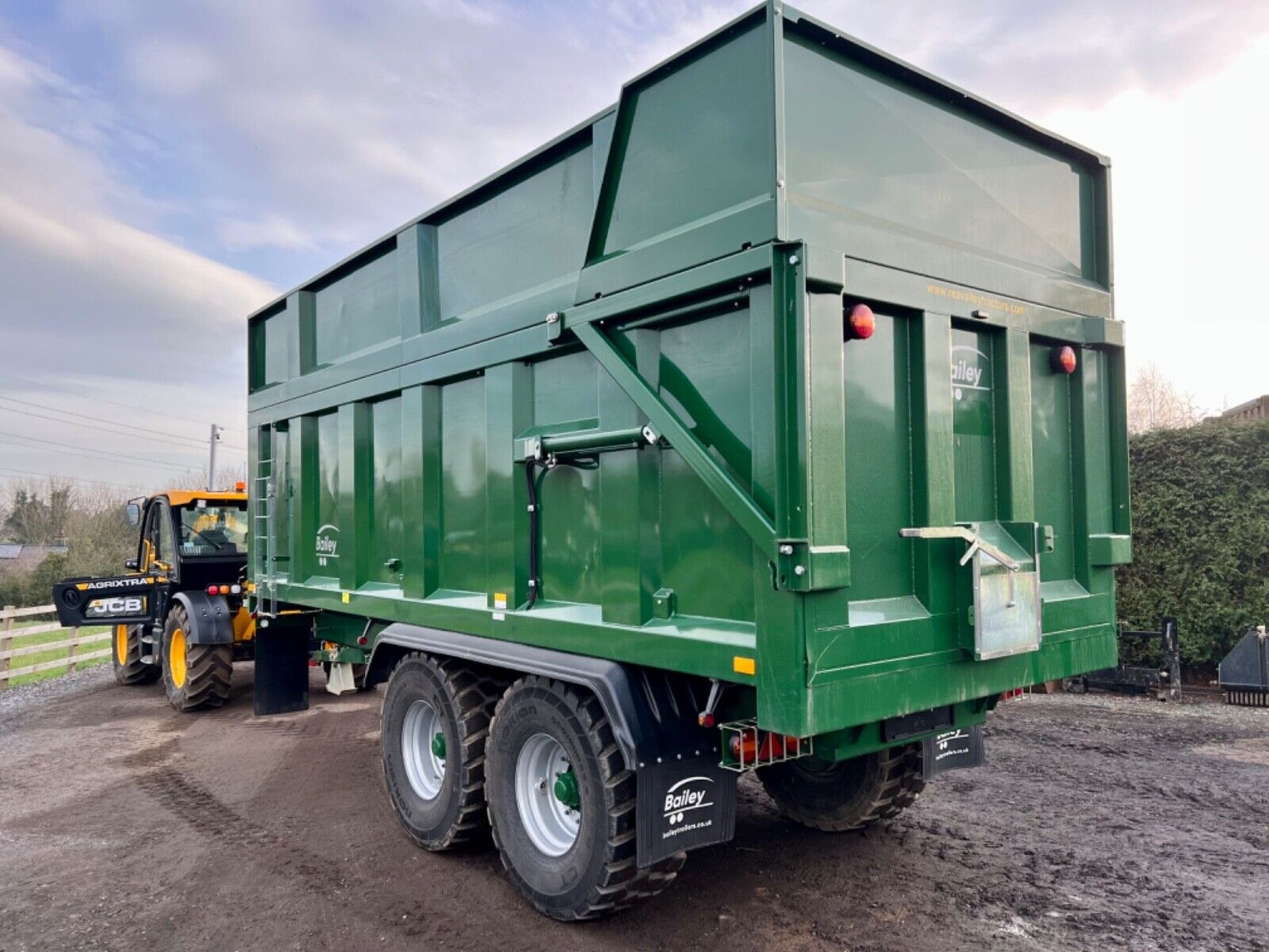 2021 BAILEY 16 TON HIGH SPEED SILAGE TRAILER AIR & HYDRAULIC BRAKING - REAR HITCH / ON BOARD WEIGHER - Image 6 of 12