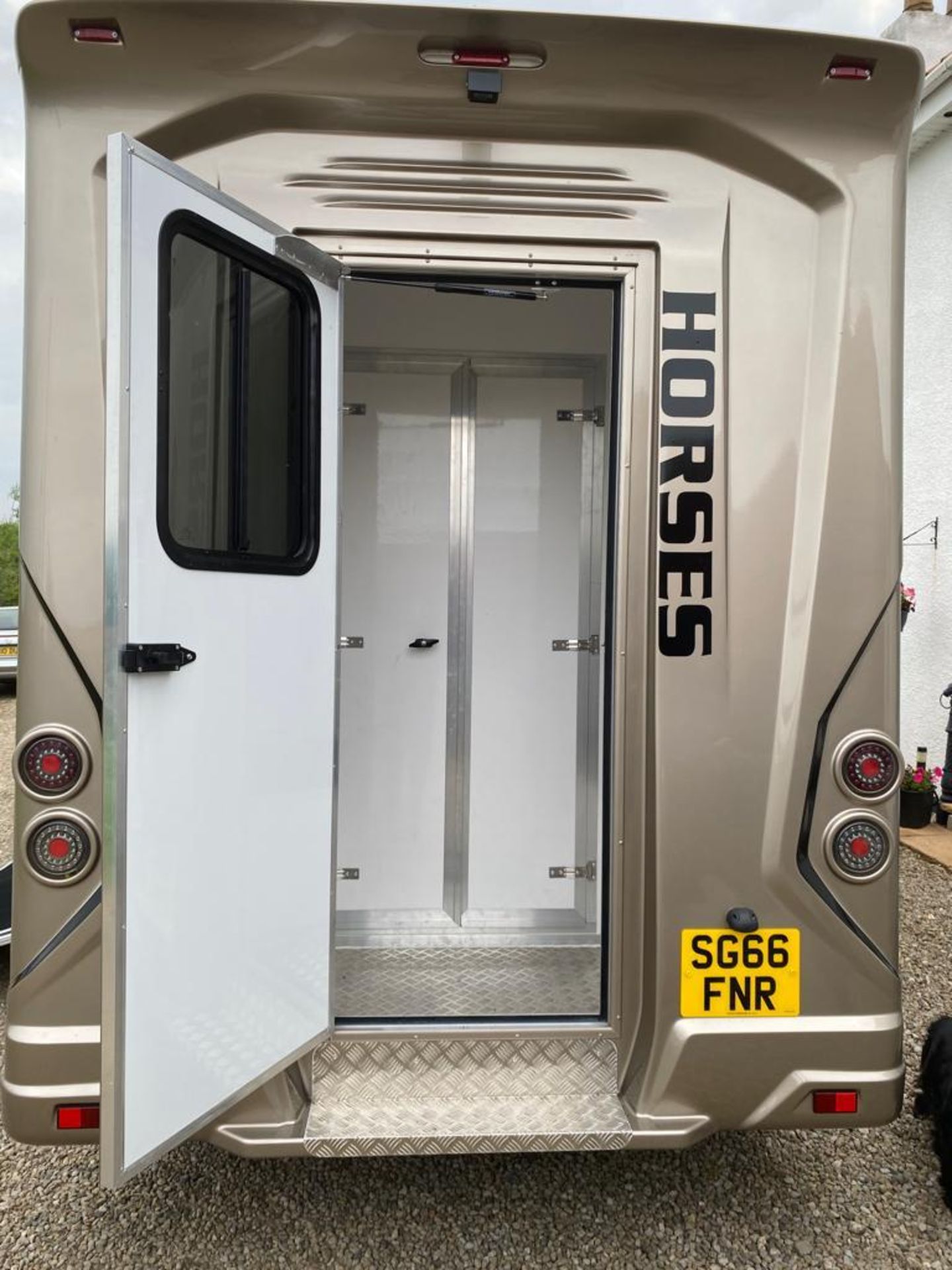 BRAND NEW 2023 BUILD 3.5TON 66 PLATE REGENT HORSEBOX ON A CITROEN RELAY CHASSIS - Image 9 of 13
