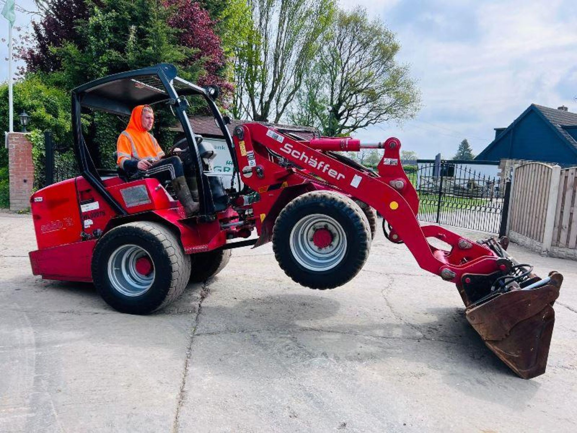 SCHAFFER 5050-Z 4WD LOADING SHOVEL C/W THREE IN ONE BUCKET - Image 10 of 16