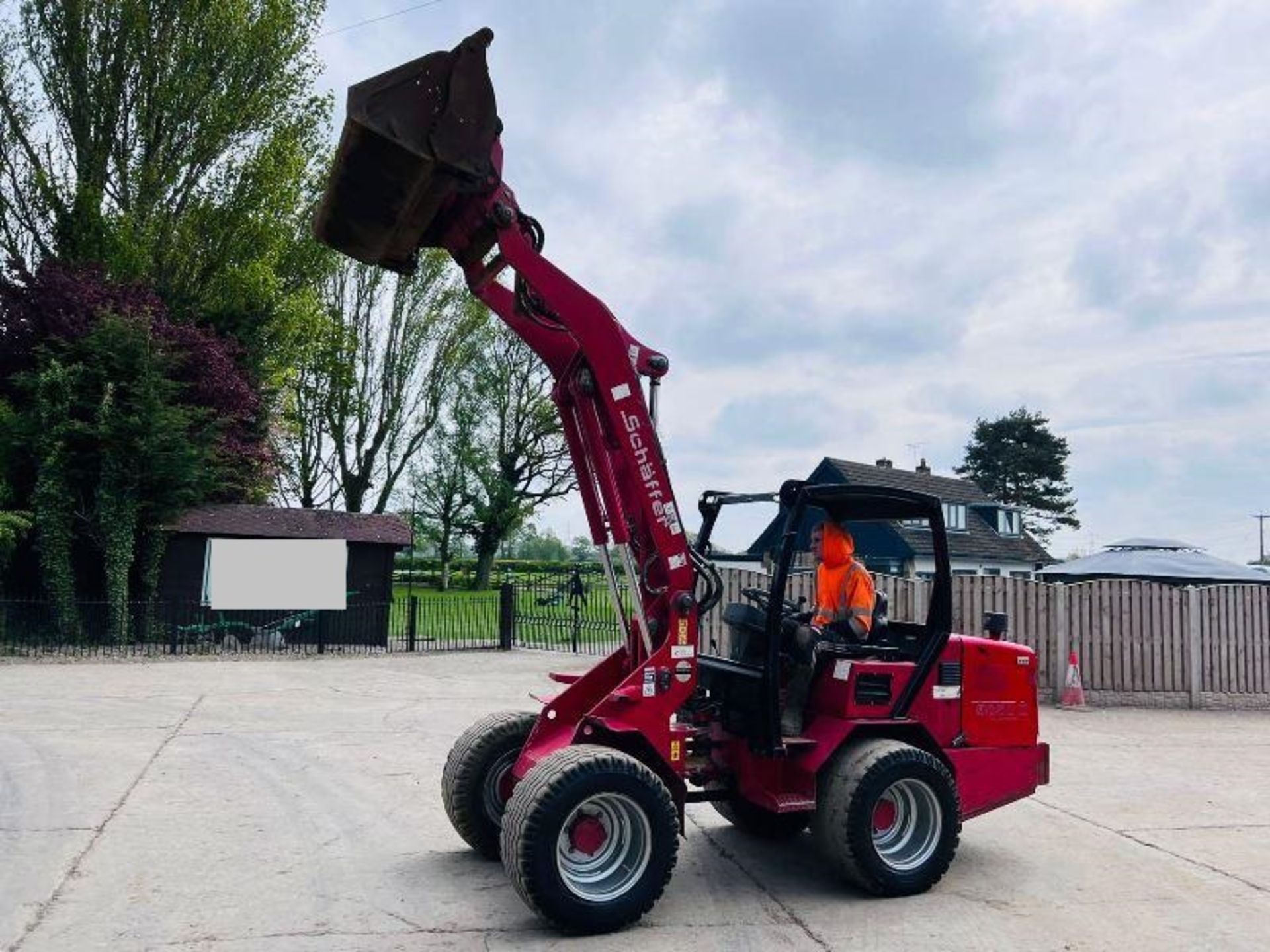 SCHAFFER 5050-Z 4WD LOADING SHOVEL C/W THREE IN ONE BUCKET - Image 3 of 16