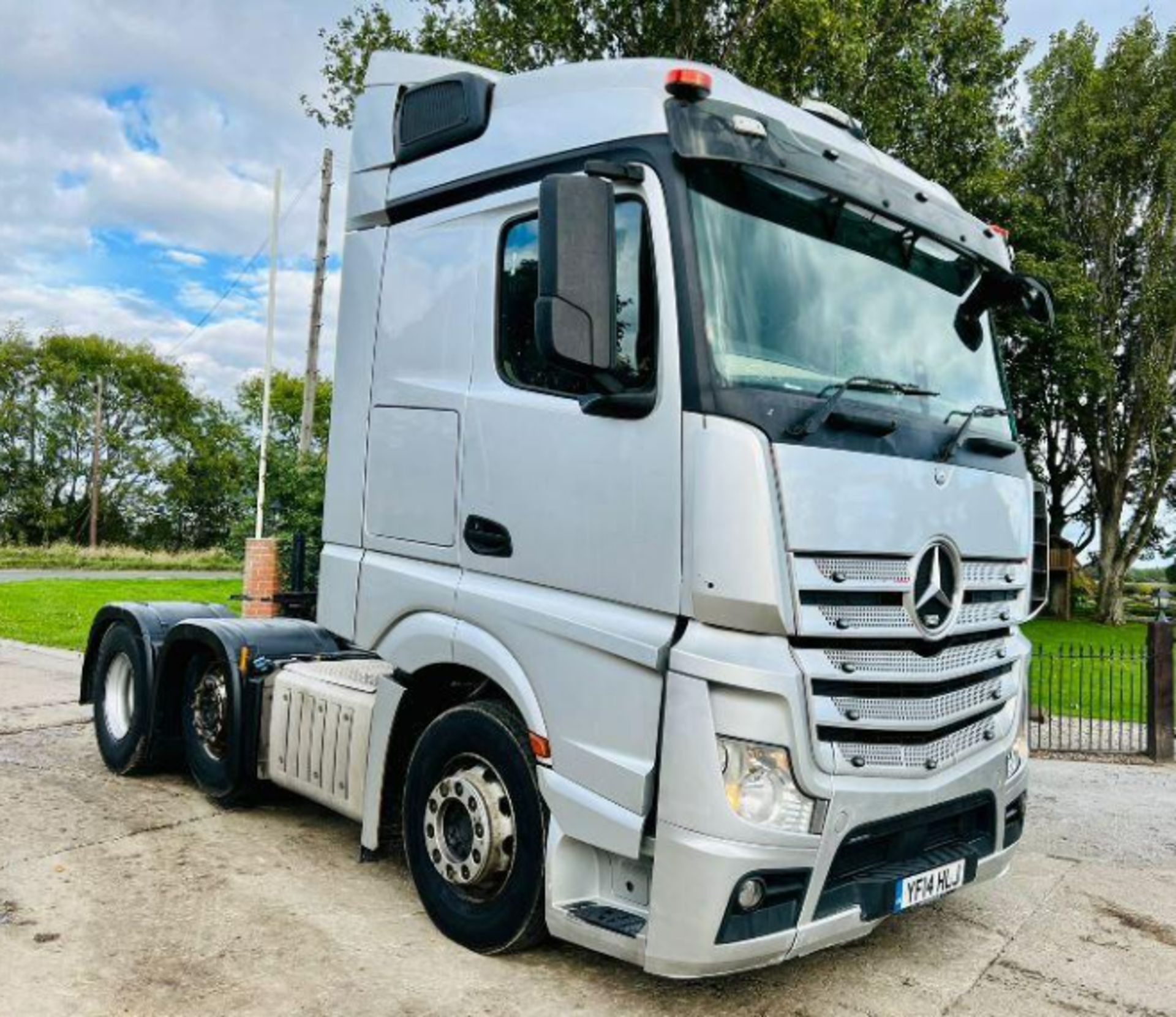 MERCEDES 2545 ACTROS 6X2 TRACTOR UNIT * YEAR 2014 * - Image 8 of 13