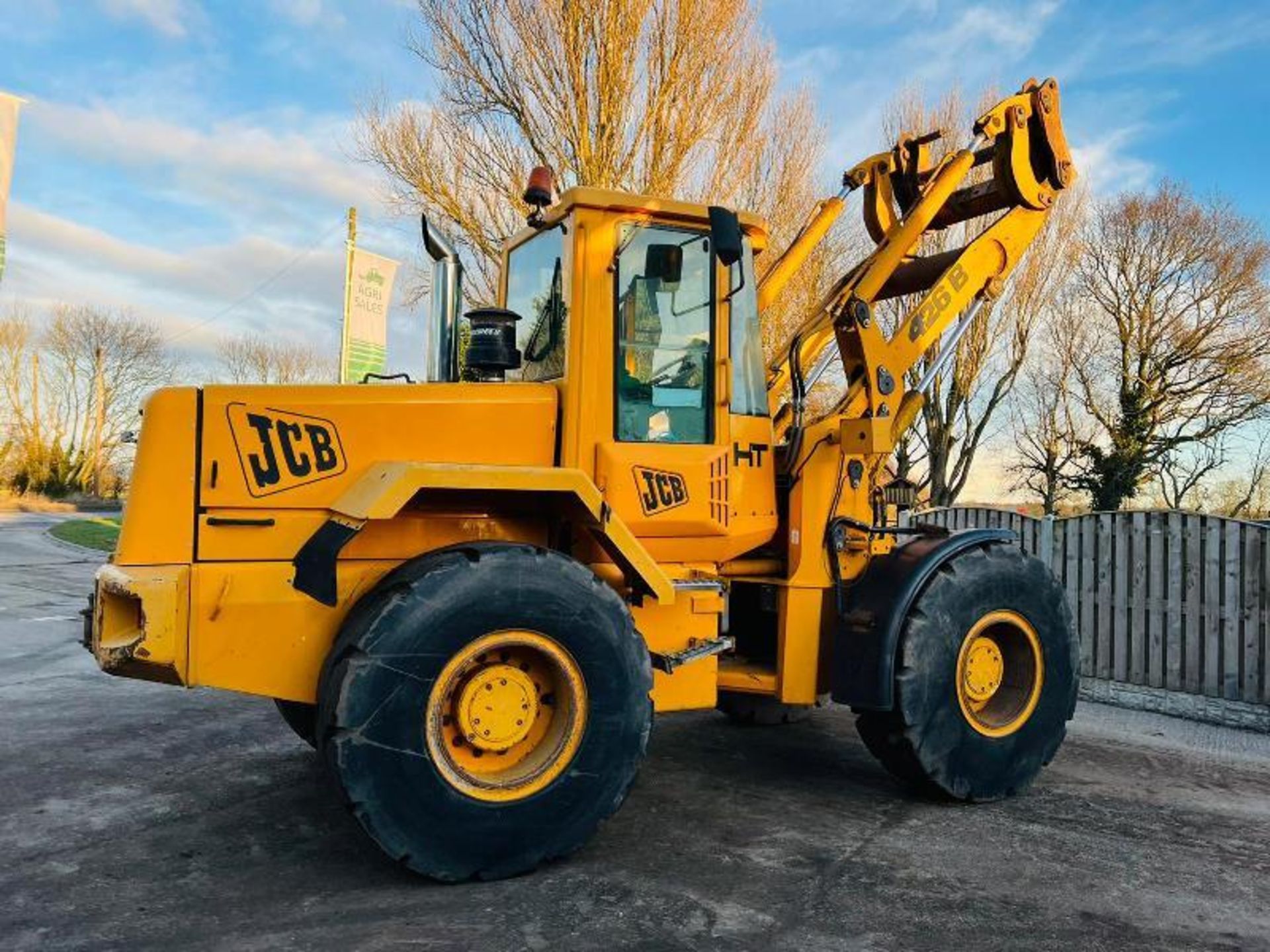 JCB 426B 4WD LOADING SHOVEL C/W JOYSTICK CONTROL