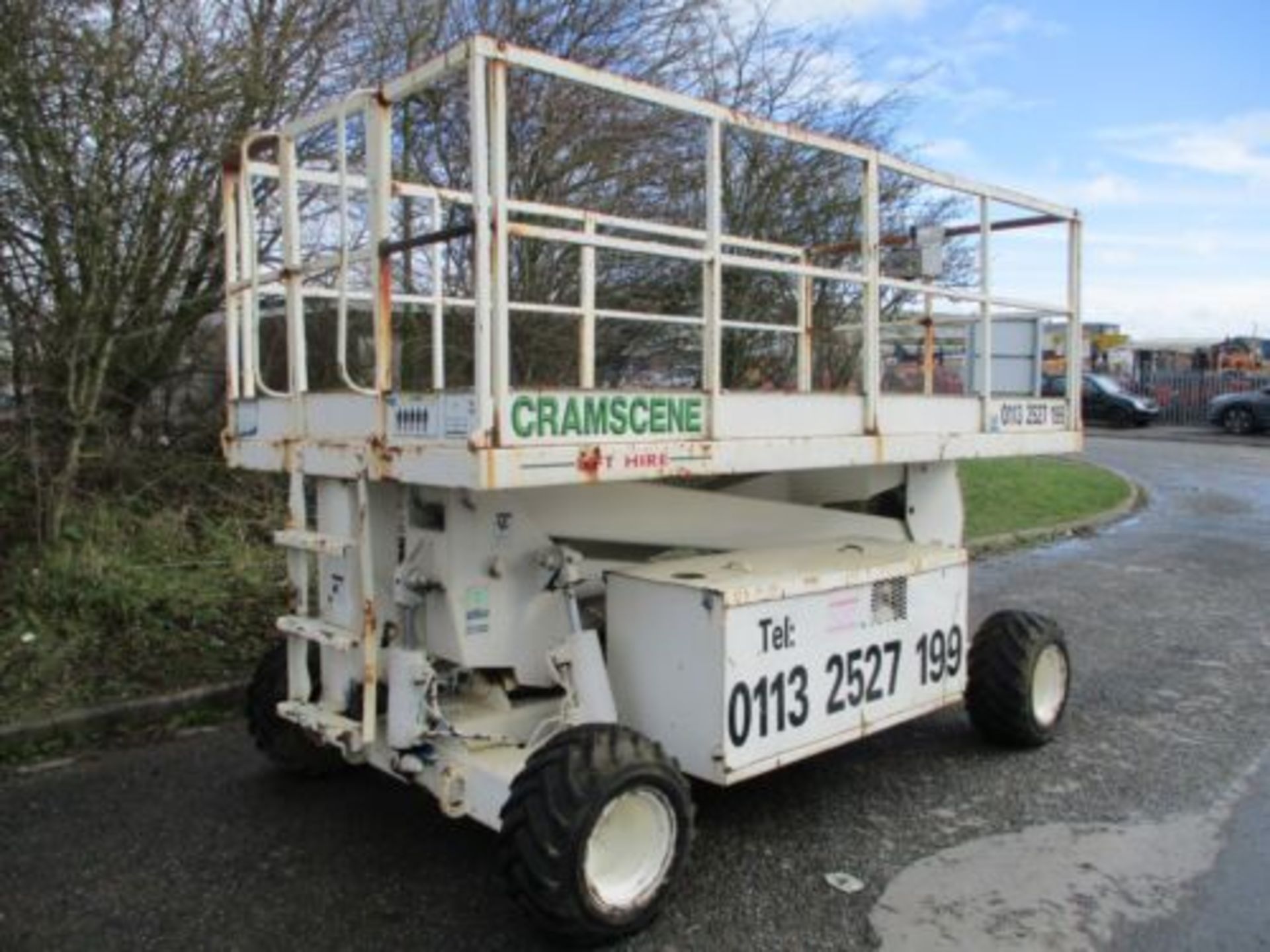 UPRIGHT SL26 SCISSOR LIFT ACCESS PLATFORM CHERRY PICKER MEWP GENIE 4X4 TOWABLE - Image 14 of 15