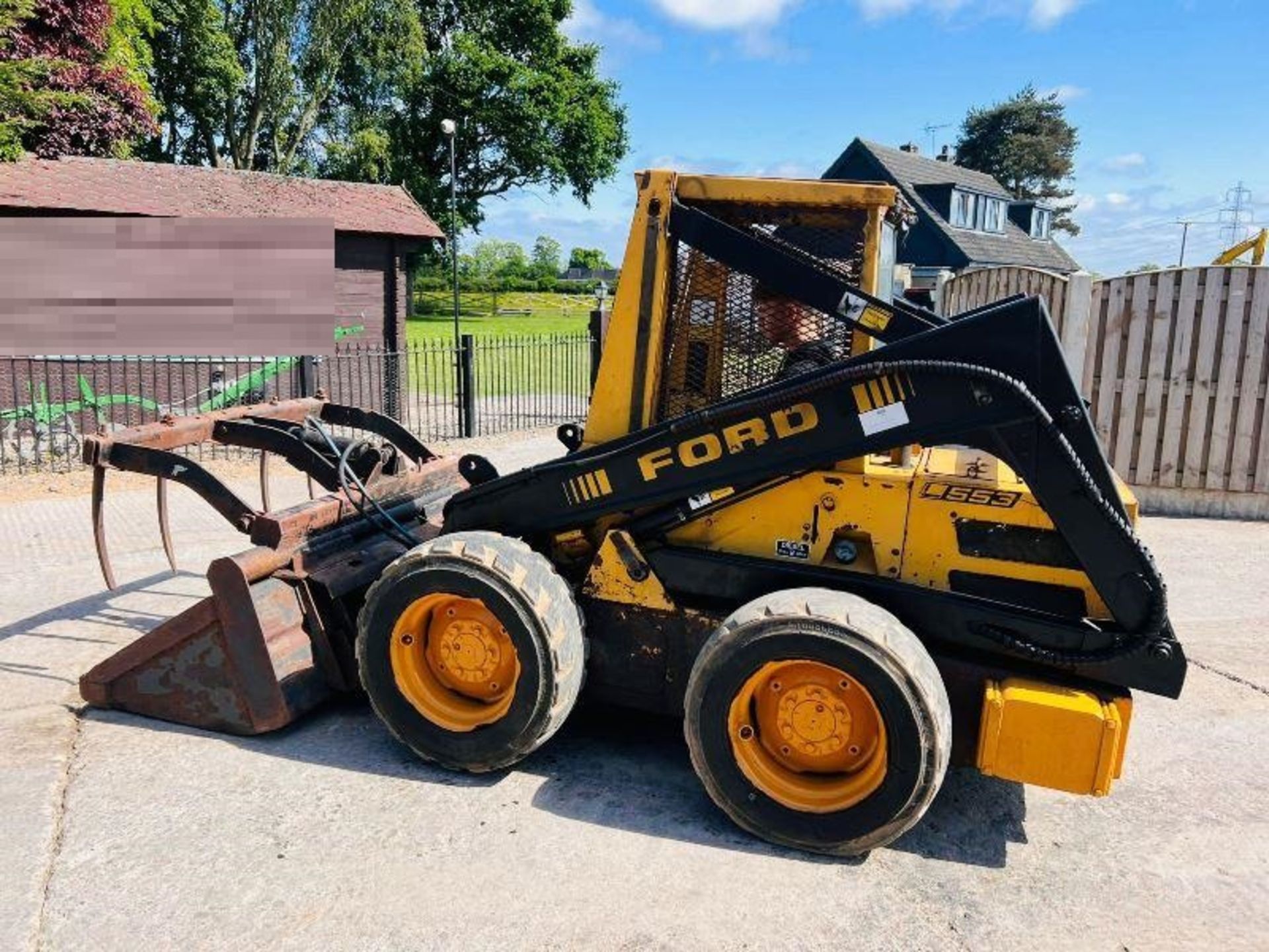 FORD L553 HIGH LIFT SKIDSTEER C/W GRAPPLE BUCKET - Image 15 of 18