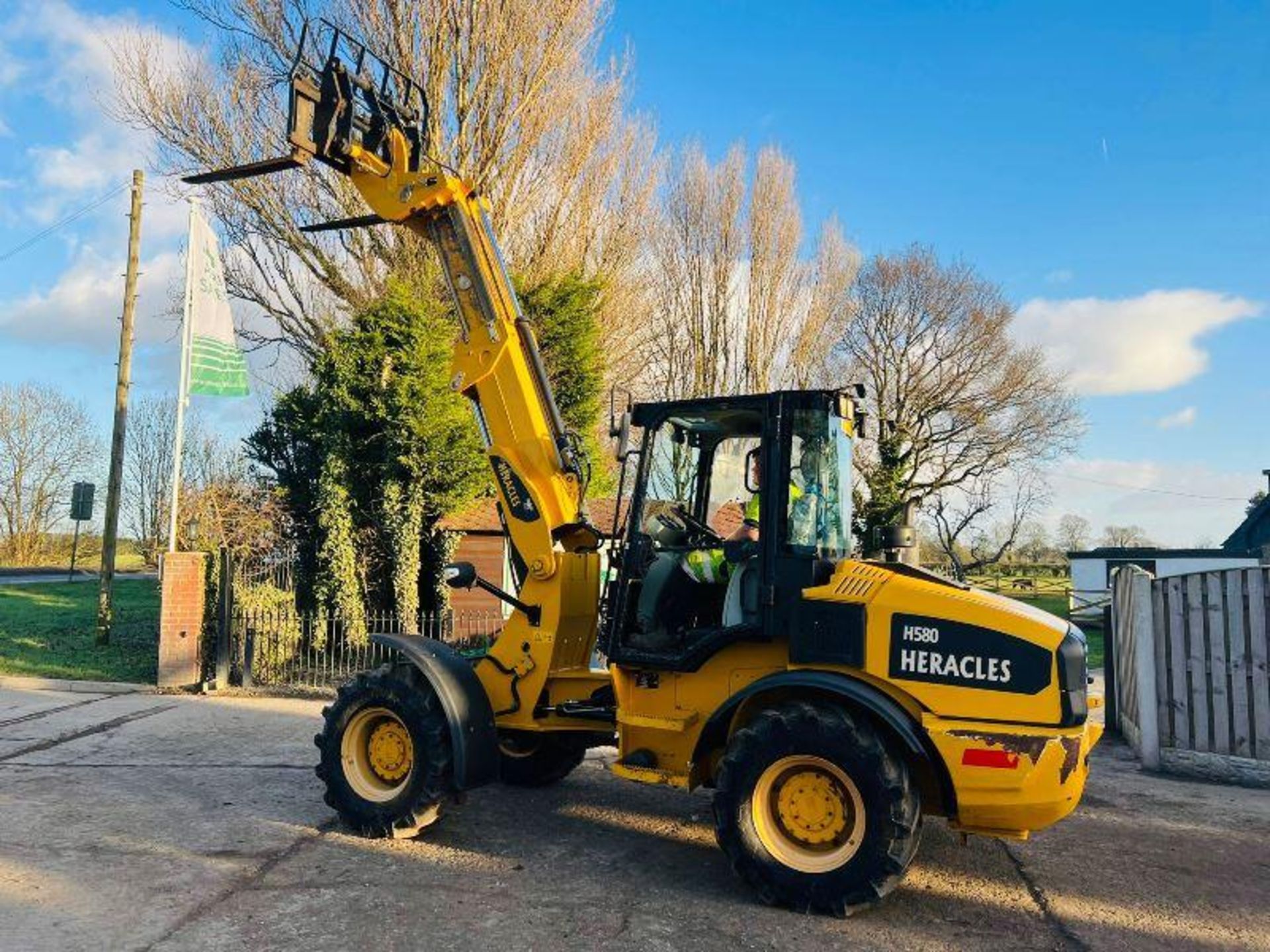 HERACLES H580 4WD TELEHANDLER * YEAR 2019 * C/W QUICK HITCH & PALLET TINES - Image 7 of 14