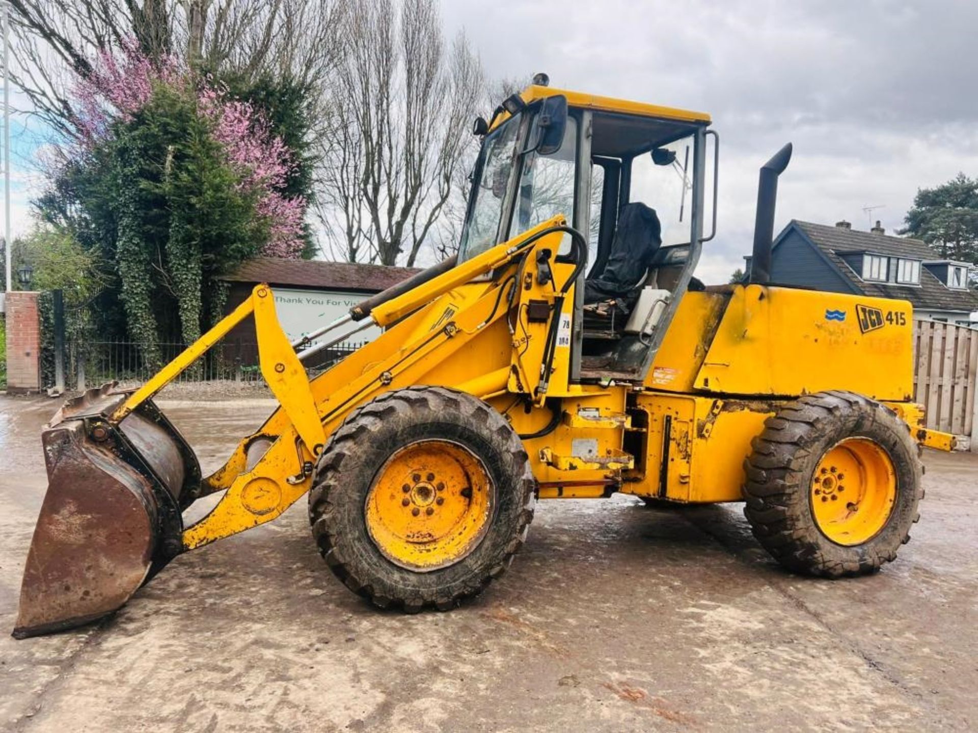 JCB 415 4WD LOADING SHOVEL C/W BUCKET - Image 11 of 12