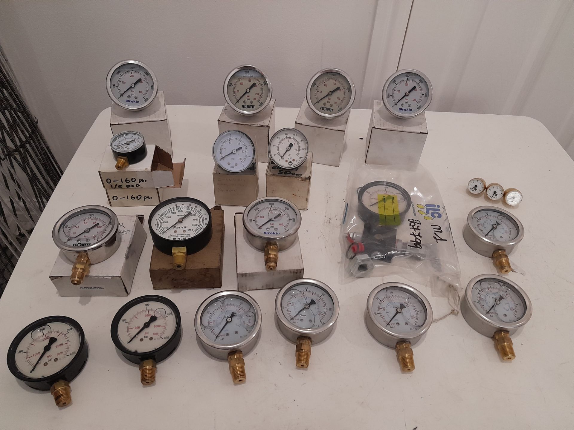 ENGINEERING LOT JL24 OVER 20 NEW GAUGES FLOWFIT, WREKIN, FARVAL, ILC