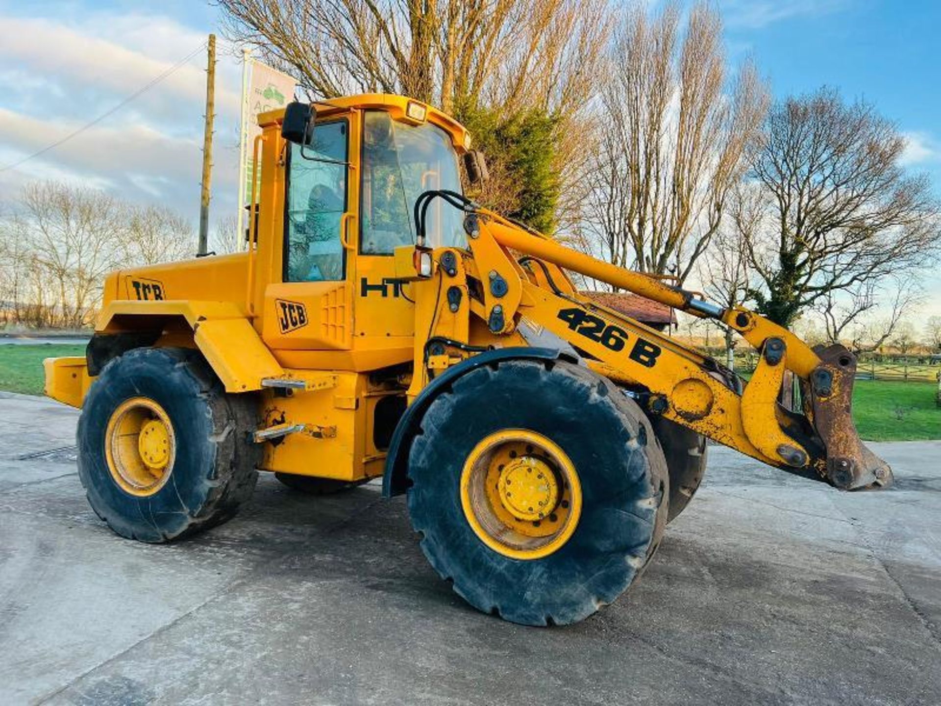 JCB 426B 4WD LOADING SHOVEL C/W JOYSTICK CONTROL - Image 10 of 13