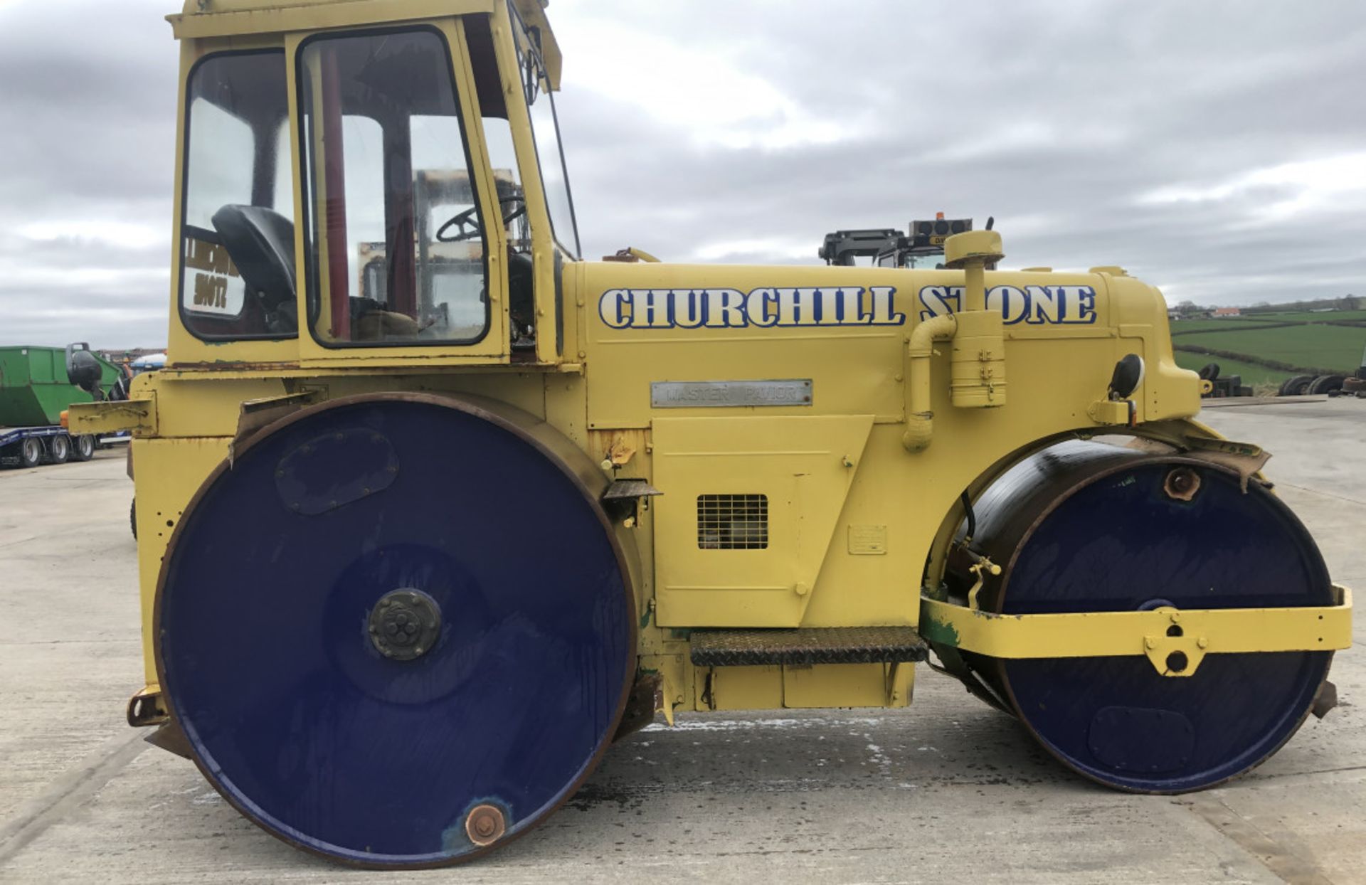 AVELING BARFORD DC12 3 PIN DEAD WEIGHT TARMAC ROLL - Image 4 of 8