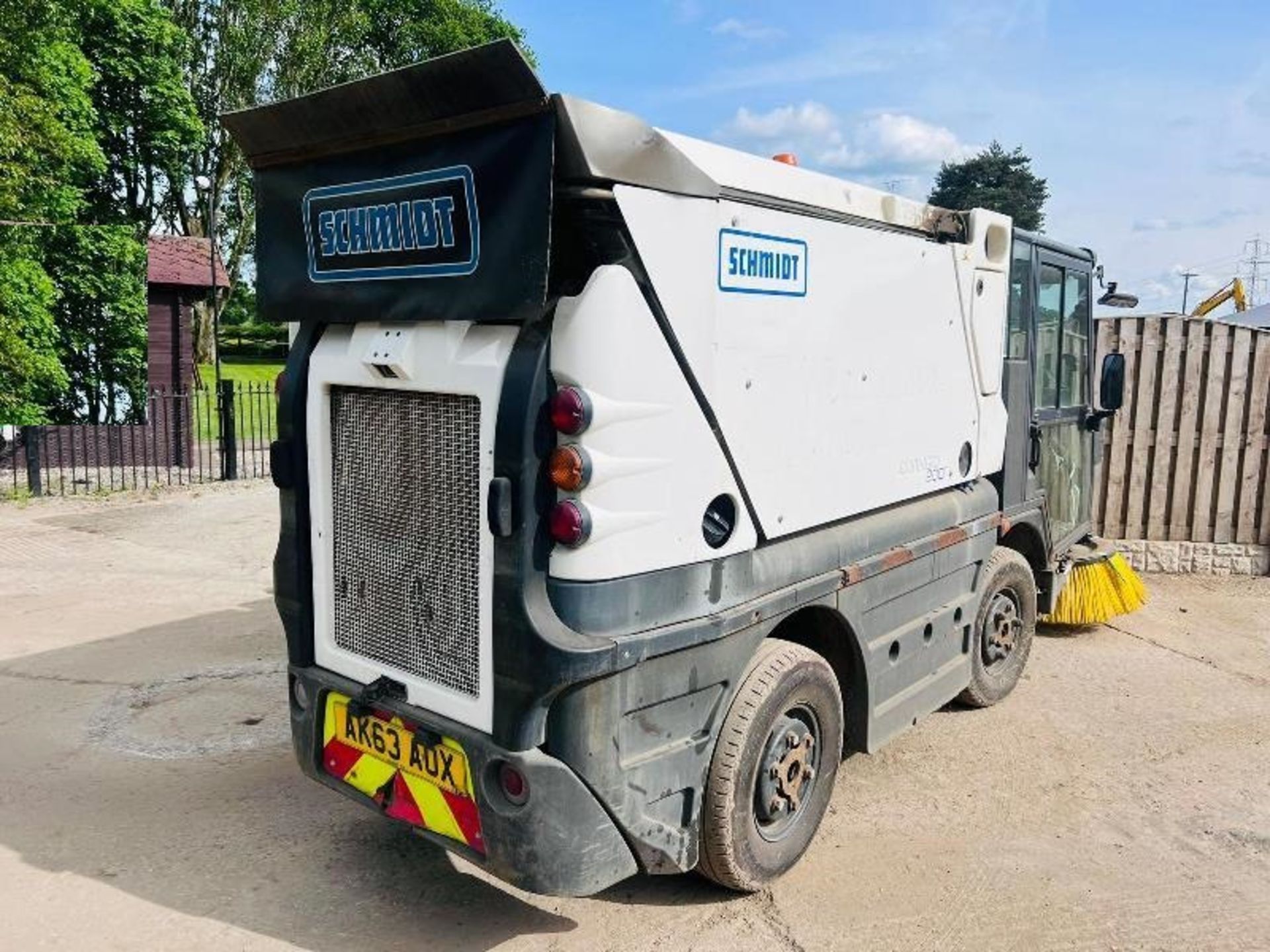 SCHMIDT SWINGO 200 4X2 ROAD SWEEPER *YEAR 2013* C/W AC CABIN - Image 12 of 30