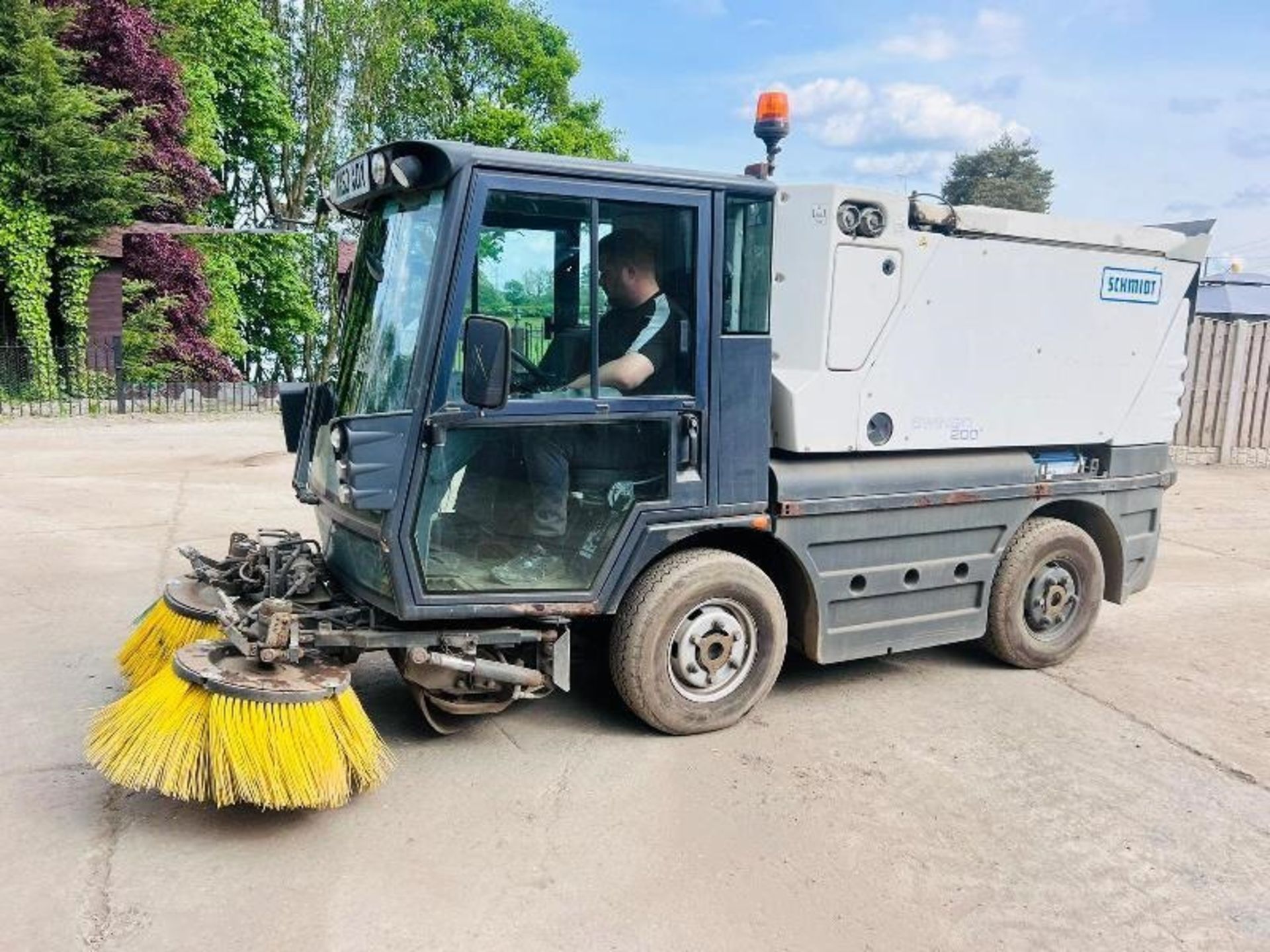 SCHMIDT SWINGO 200 4X2 ROAD SWEEPER *YEAR 2013* C/W AC CABIN - Image 24 of 30