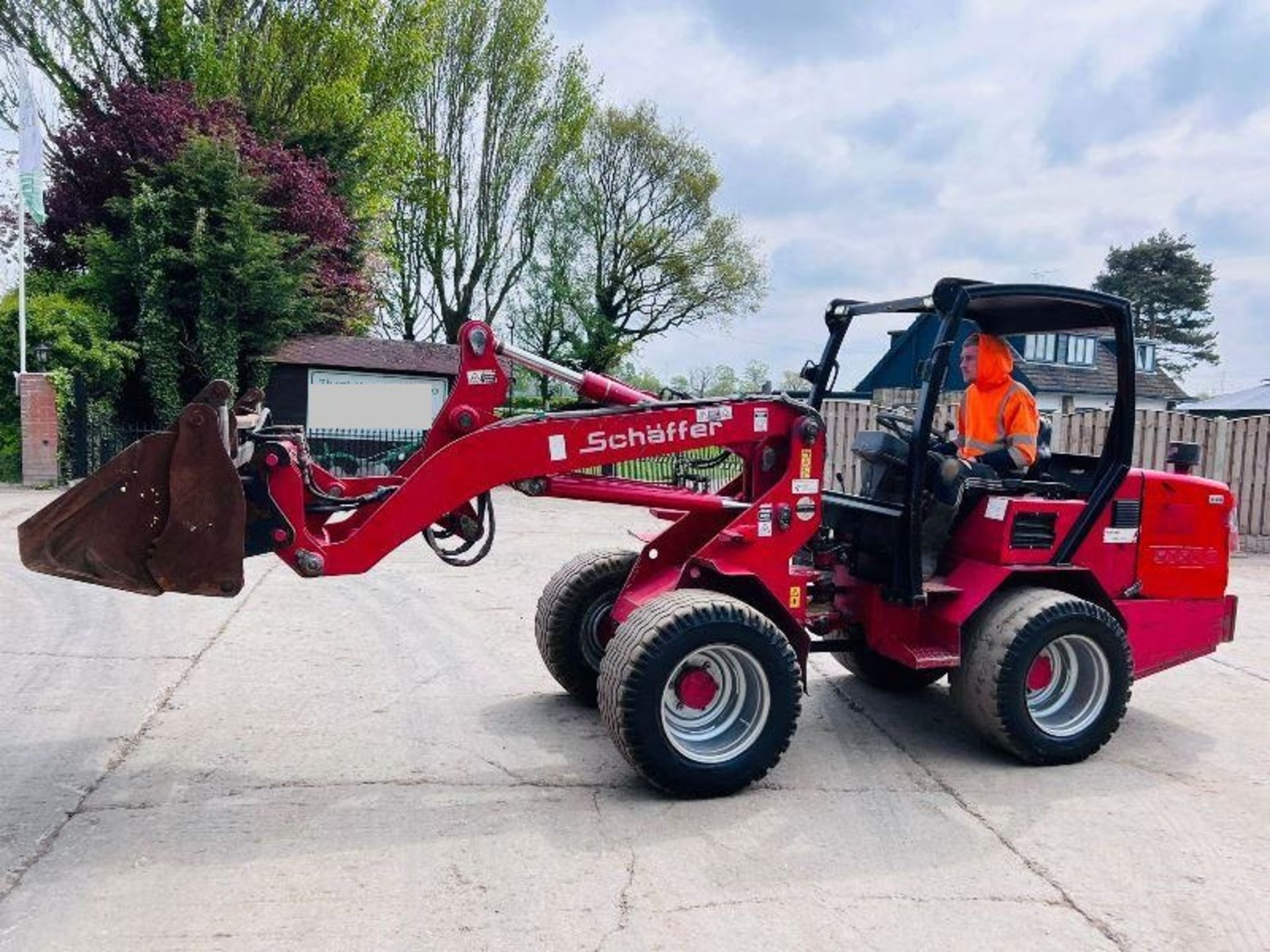 SCHAFFER 5050-Z 4WD LOADING SHOVEL C/W THREE IN ONE BUCKET - Image 11 of 16