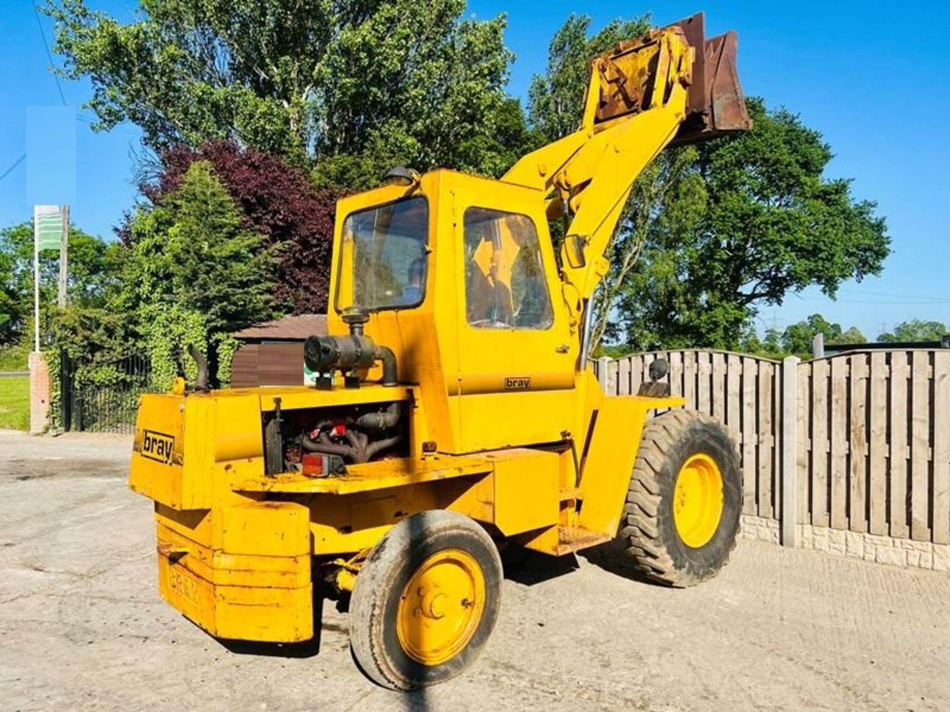 BRAY A4500 LOADING SHOVEL C/W BUCKET - Image 3 of 12