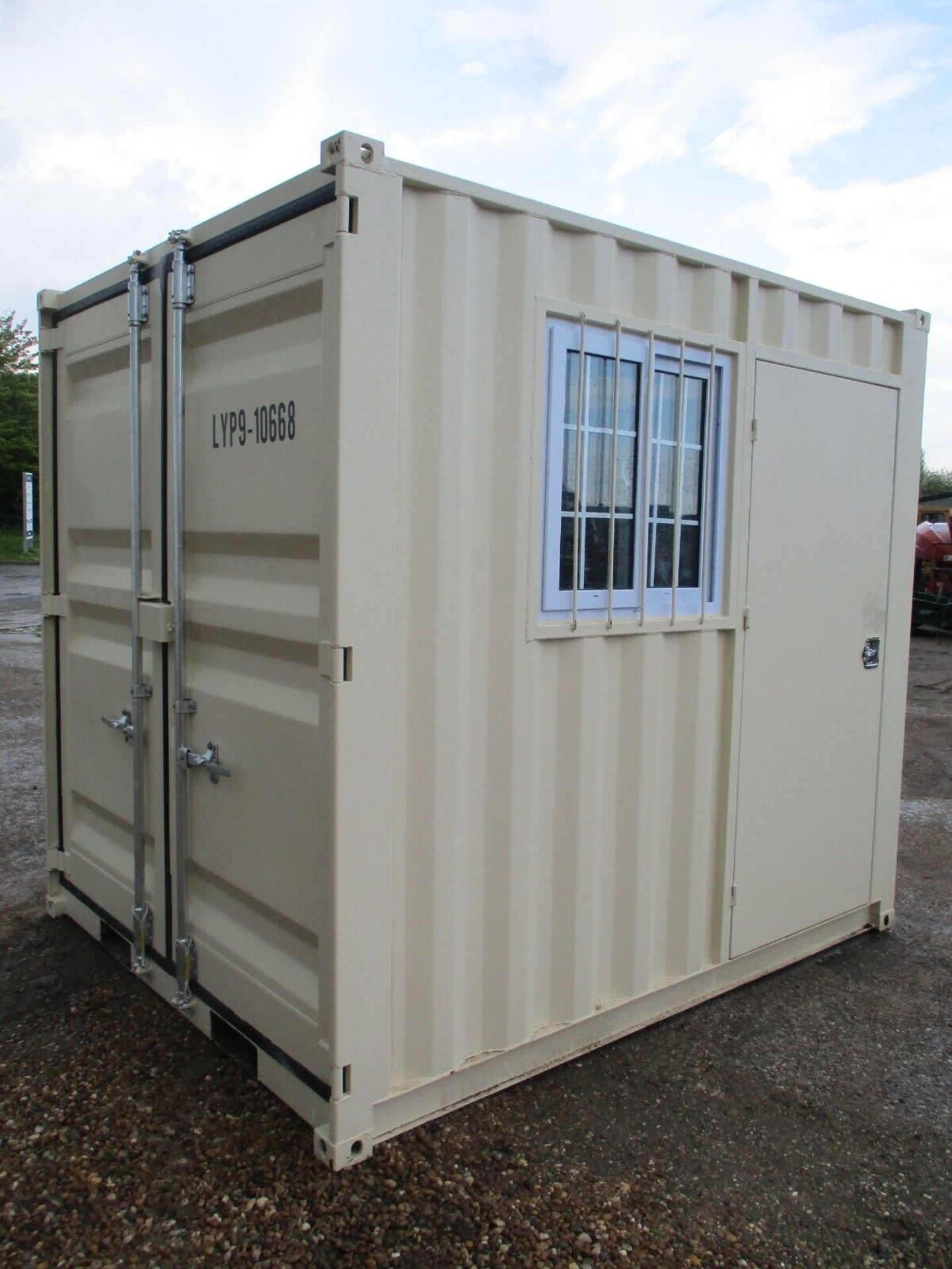 NEW 9 FOOT SECURE SHIPPING CONTAINER 10 HOME OFFICE GARDEN ROOM GARAGE SHED - Image 2 of 7