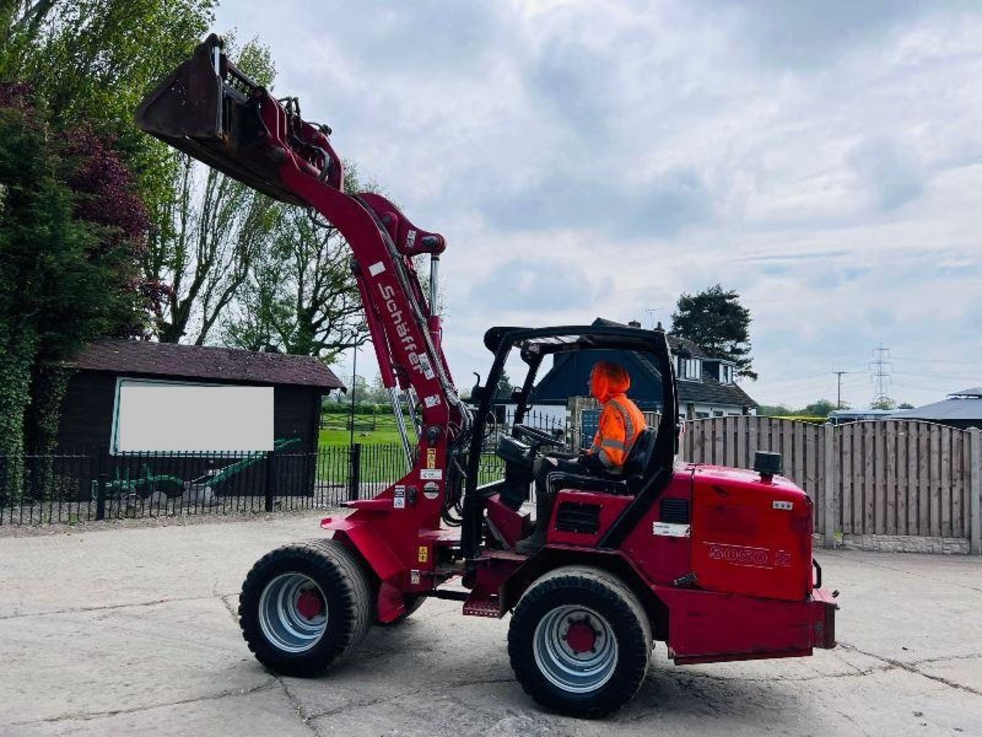 SCHAFFER 5050-Z 4WD LOADING SHOVEL C/W THREE IN ONE BUCKET - Image 9 of 16