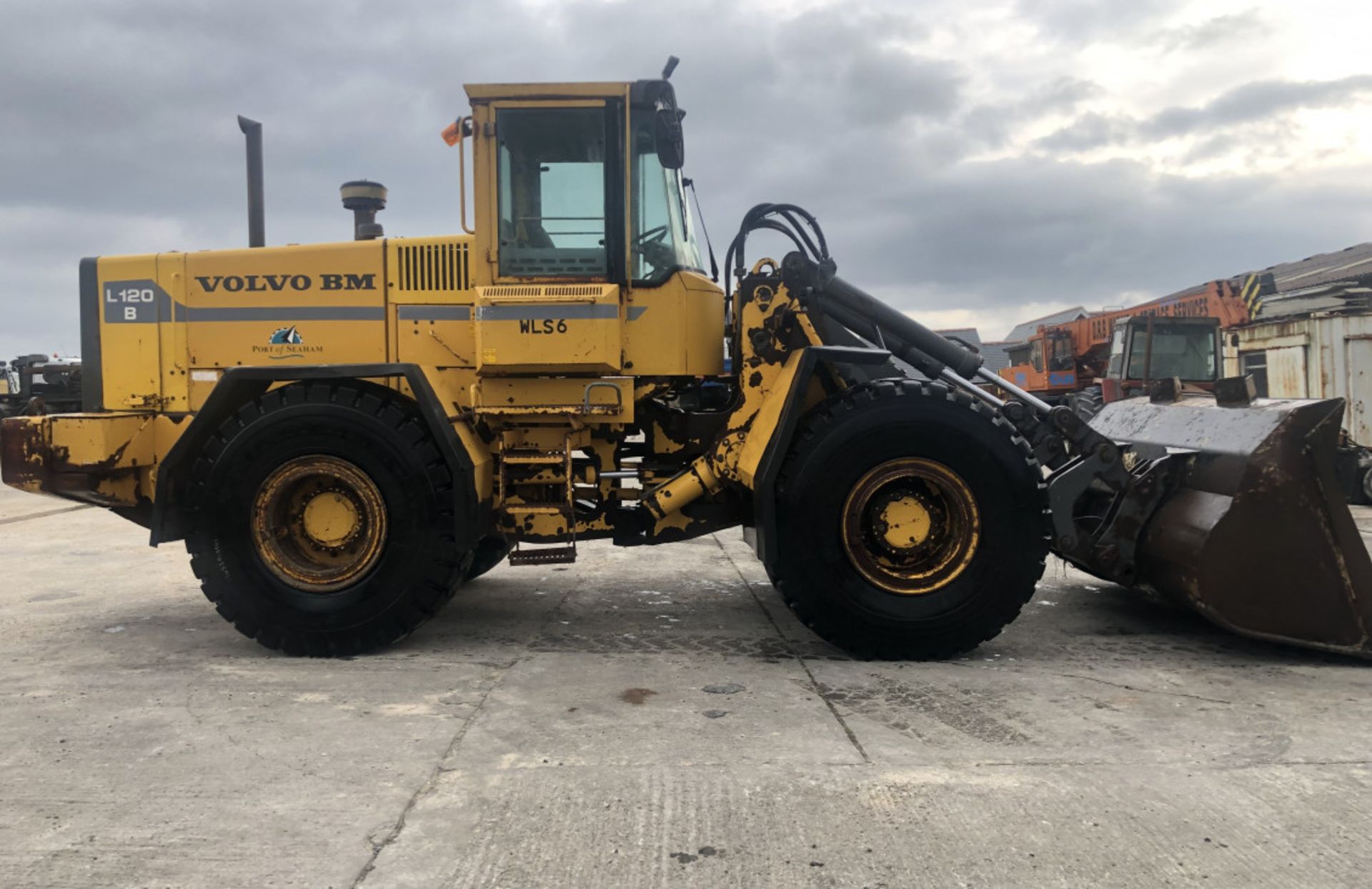 VOLVO L120B WHEELED LOADER - Image 6 of 10