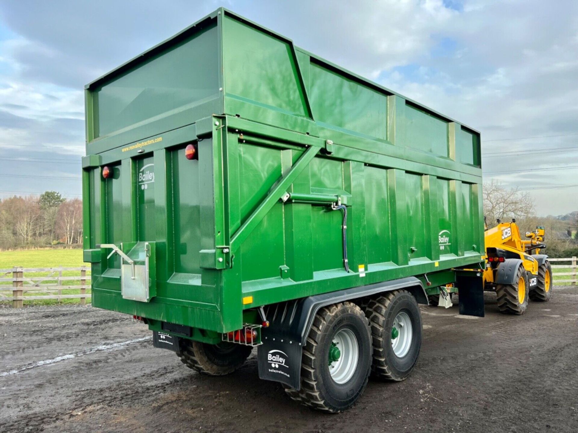 2021 BAILEY 16 TON HIGH SPEED SILAGE TRAILER AIR & HYDRAULIC BRAKING - REAR HITCH / ON BOARD WEIGHER - Image 3 of 12