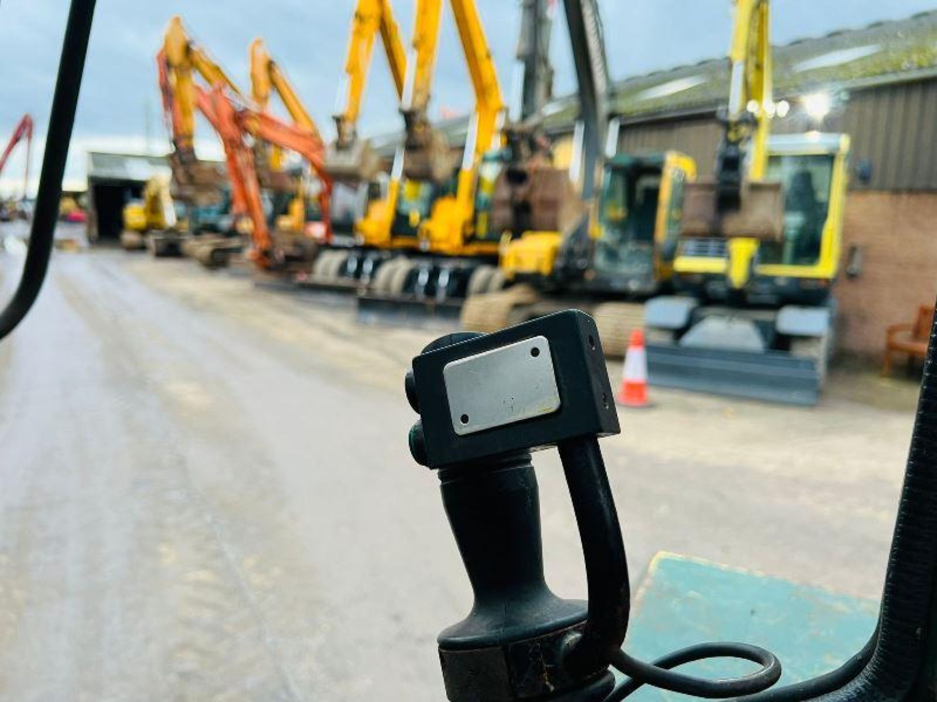 SANDERSON TX525 4WD TELEHANDLER C/W PIN AND CONE HEAD STOCK - Image 8 of 13