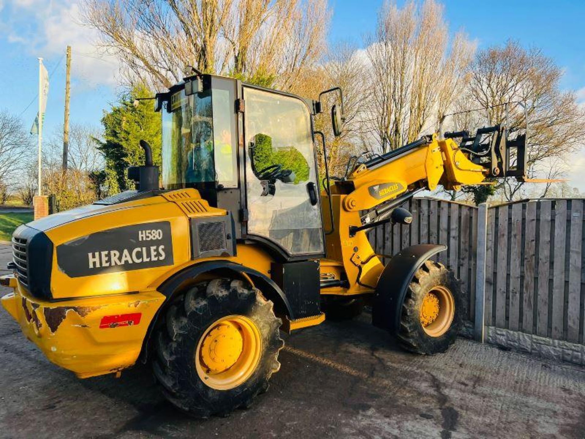 HERACLES H580 4WD TELEHANDLER * YEAR 2019 * C/W QUICK HITCH & PALLET TINES - Image 10 of 14
