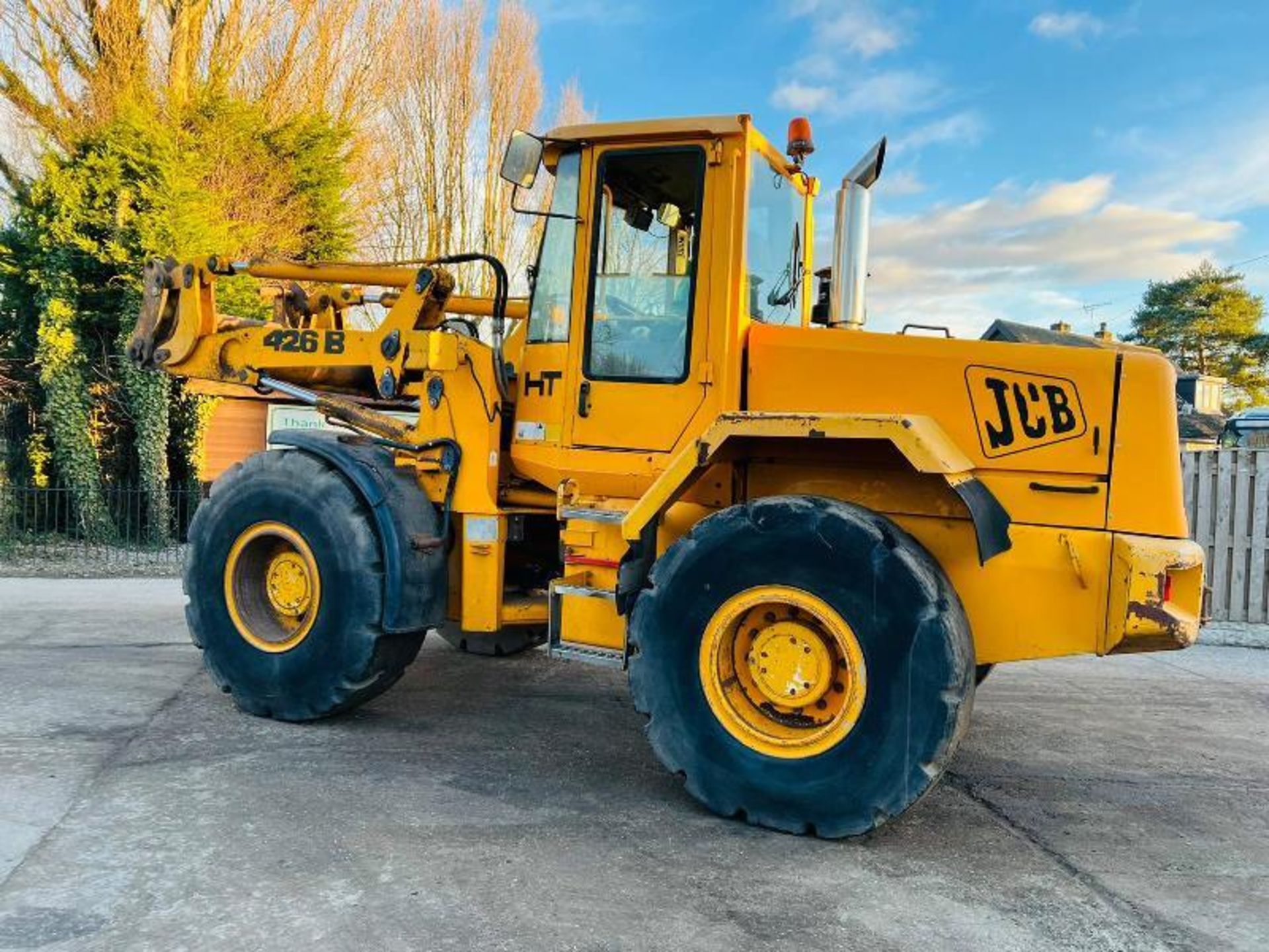 JCB 426B 4WD LOADING SHOVEL C/W JOYSTICK CONTROL - Image 3 of 13