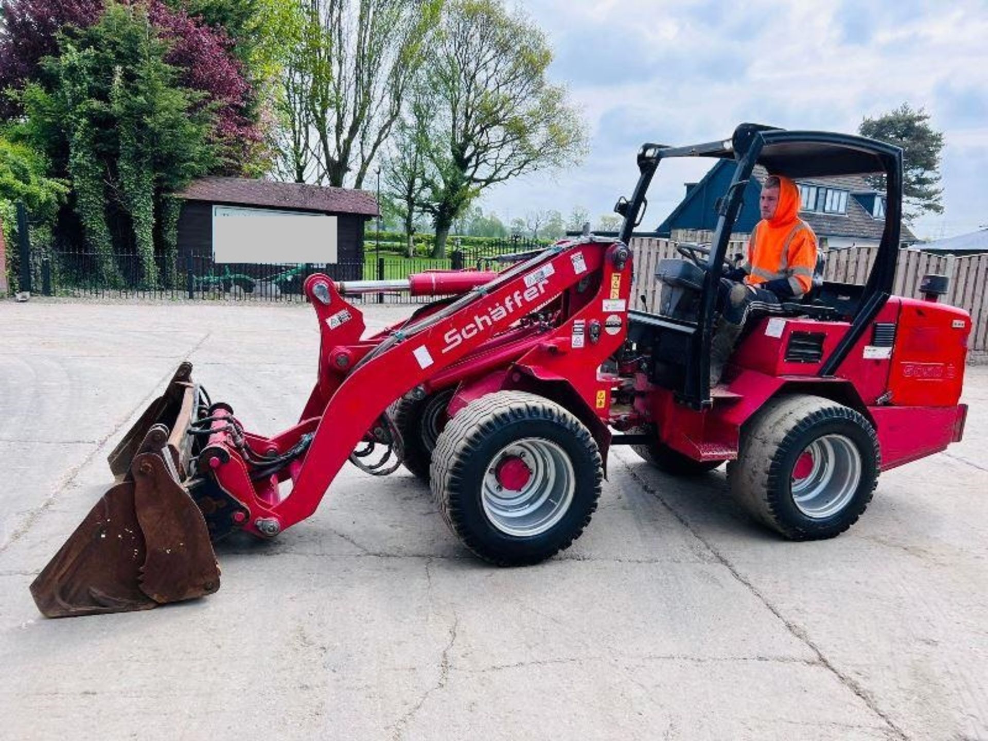 SCHAFFER 5050-Z 4WD LOADING SHOVEL C/W THREE IN ONE BUCKET - Image 4 of 16