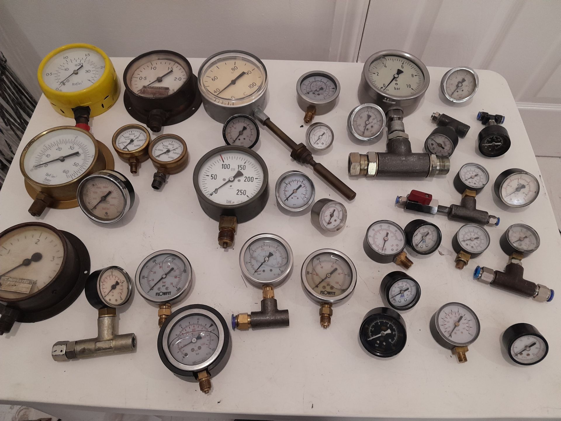 ENGINEERING EQUIPMENT LOT OVER 30 GAUGES, PRESSURE, TEMP ETC - Image 7 of 7