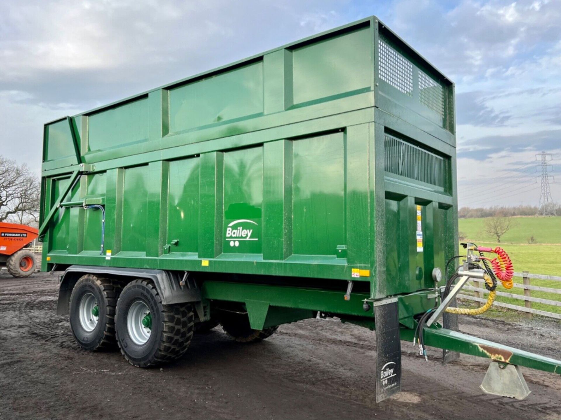 2021 BAILEY 16 TON HIGH SPEED SILAGE TRAILER AIR & HYDRAULIC BRAKING - REAR HITCH / ON BOARD WEIGHER - Image 4 of 12