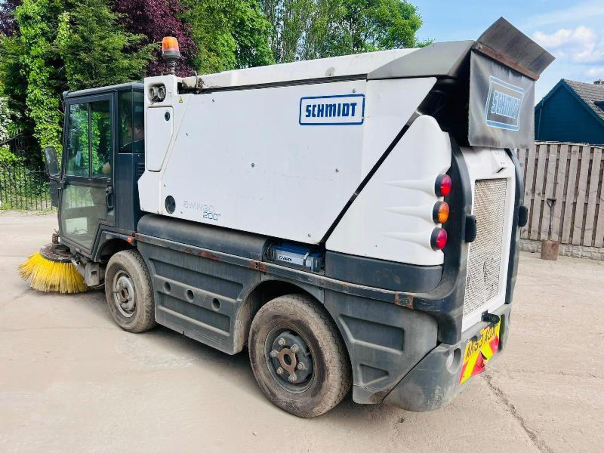 SCHMIDT SWINGO 200 4X2 ROAD SWEEPER *YEAR 2013* C/W AC CABIN - Image 2 of 30