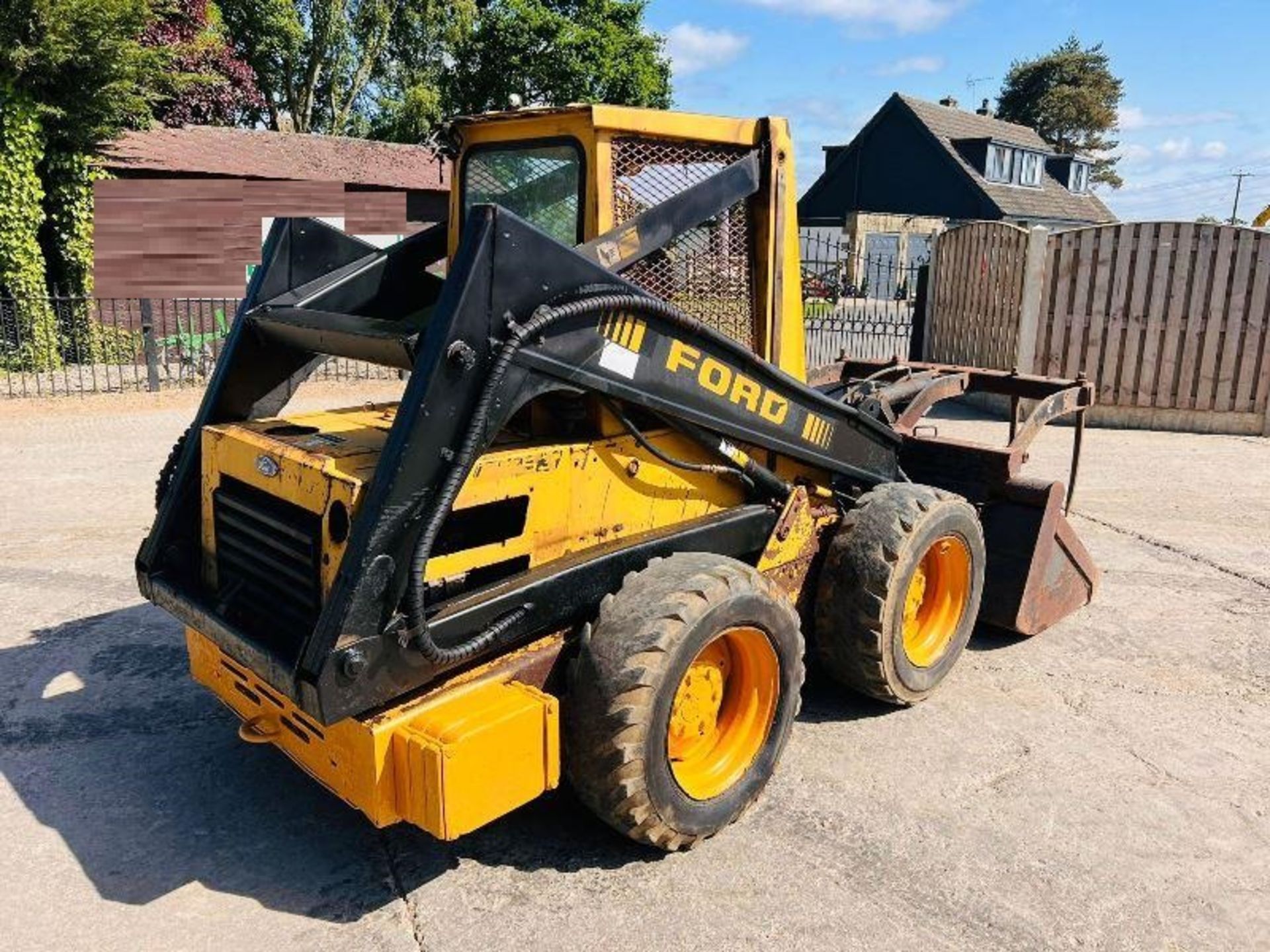 FORD L553 HIGH LIFT SKIDSTEER C/W GRAPPLE BUCKET - Image 4 of 18