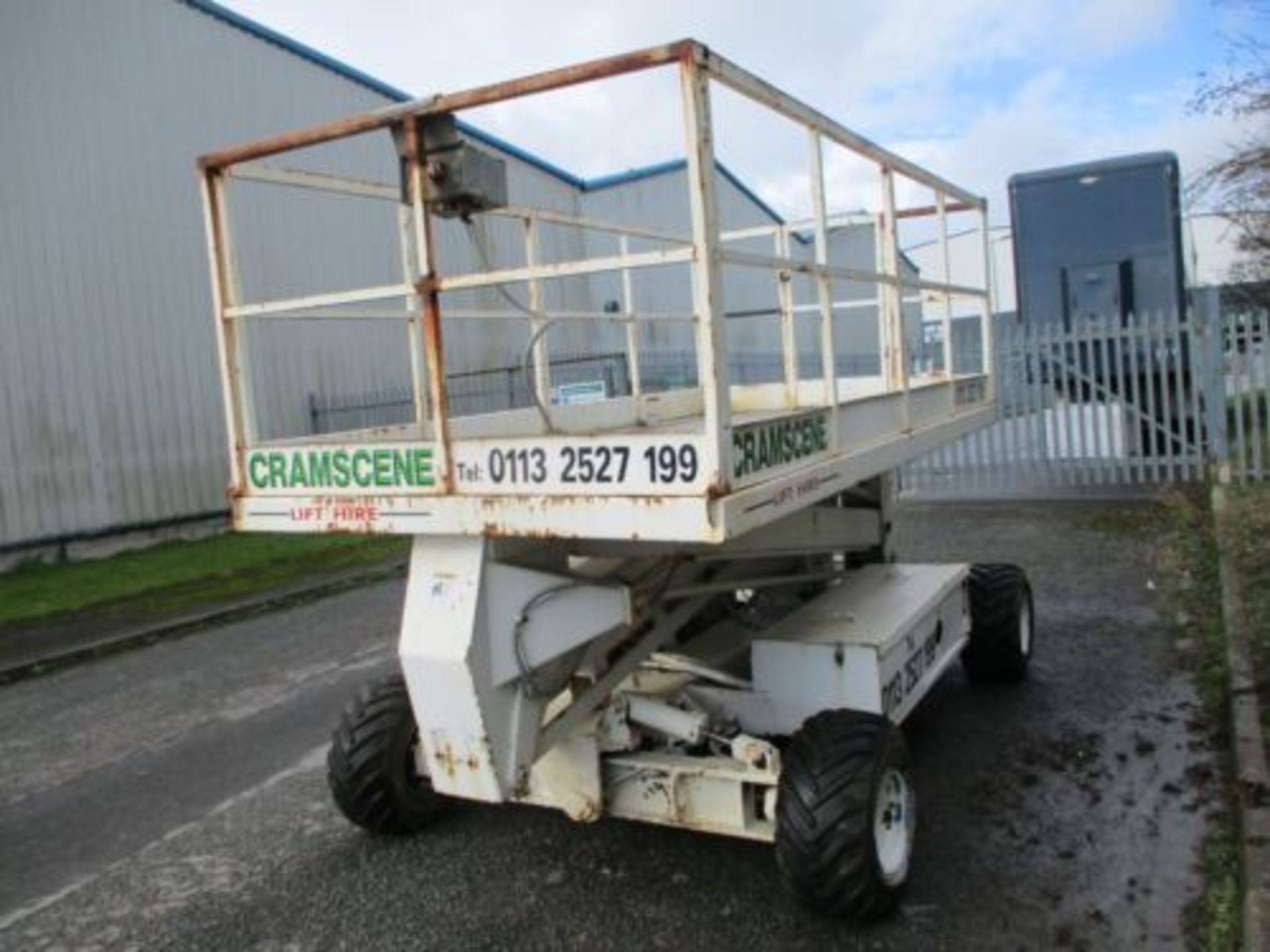 UPRIGHT SL26 SCISSOR LIFT ACCESS PLATFORM CHERRY PICKER MEWP GENIE 4X4 TOWABLE - Image 8 of 15