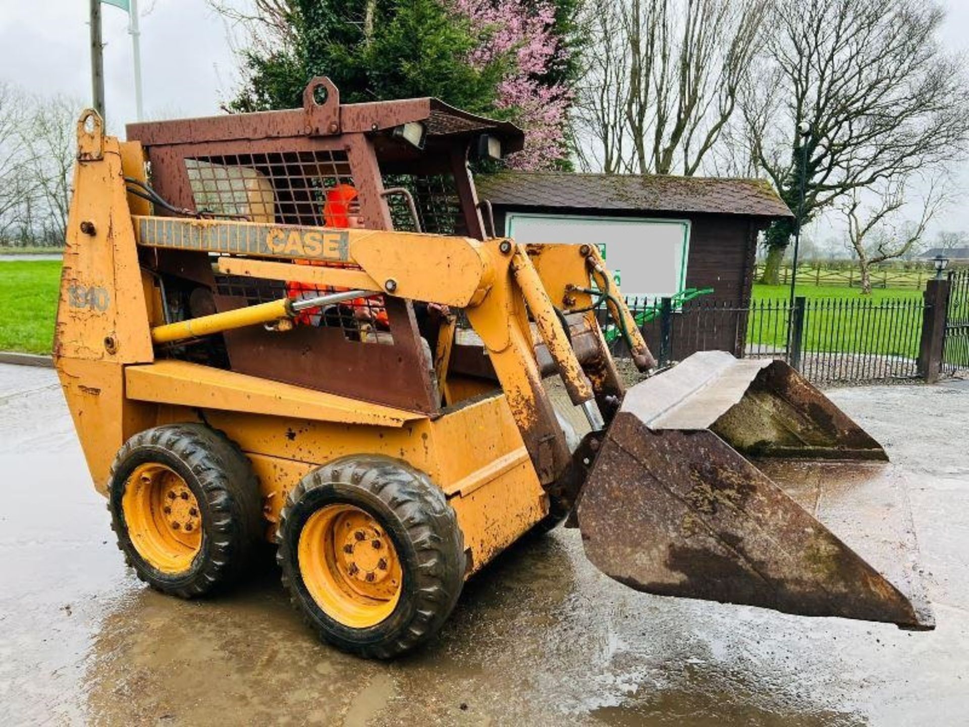 CASE 1840 4WD SKIDSTEER C/W BUCKET - Image 7 of 8