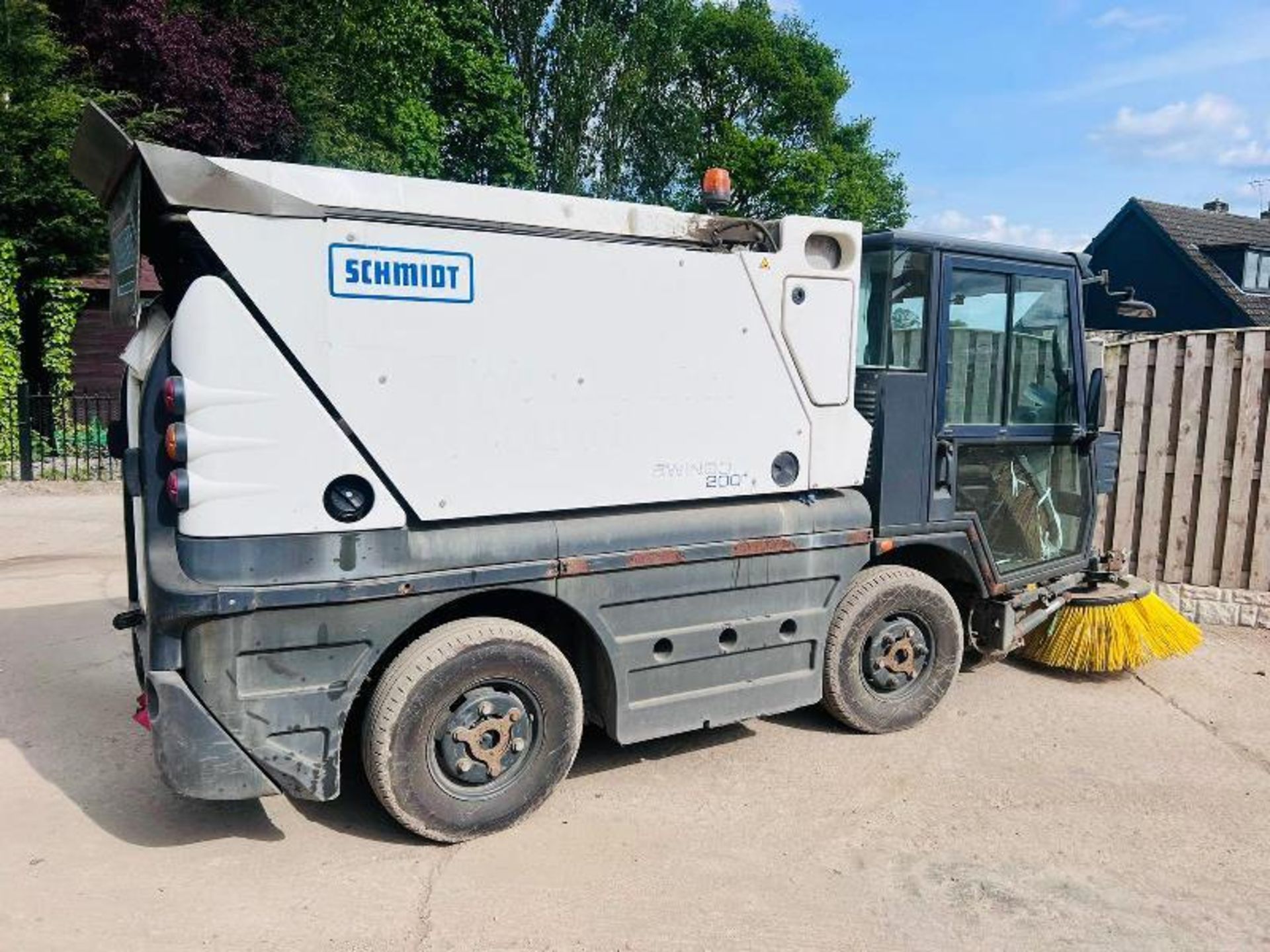 SCHMIDT SWINGO 200 4X2 ROAD SWEEPER *YEAR 2013* C/W AC CABIN - Image 6 of 30