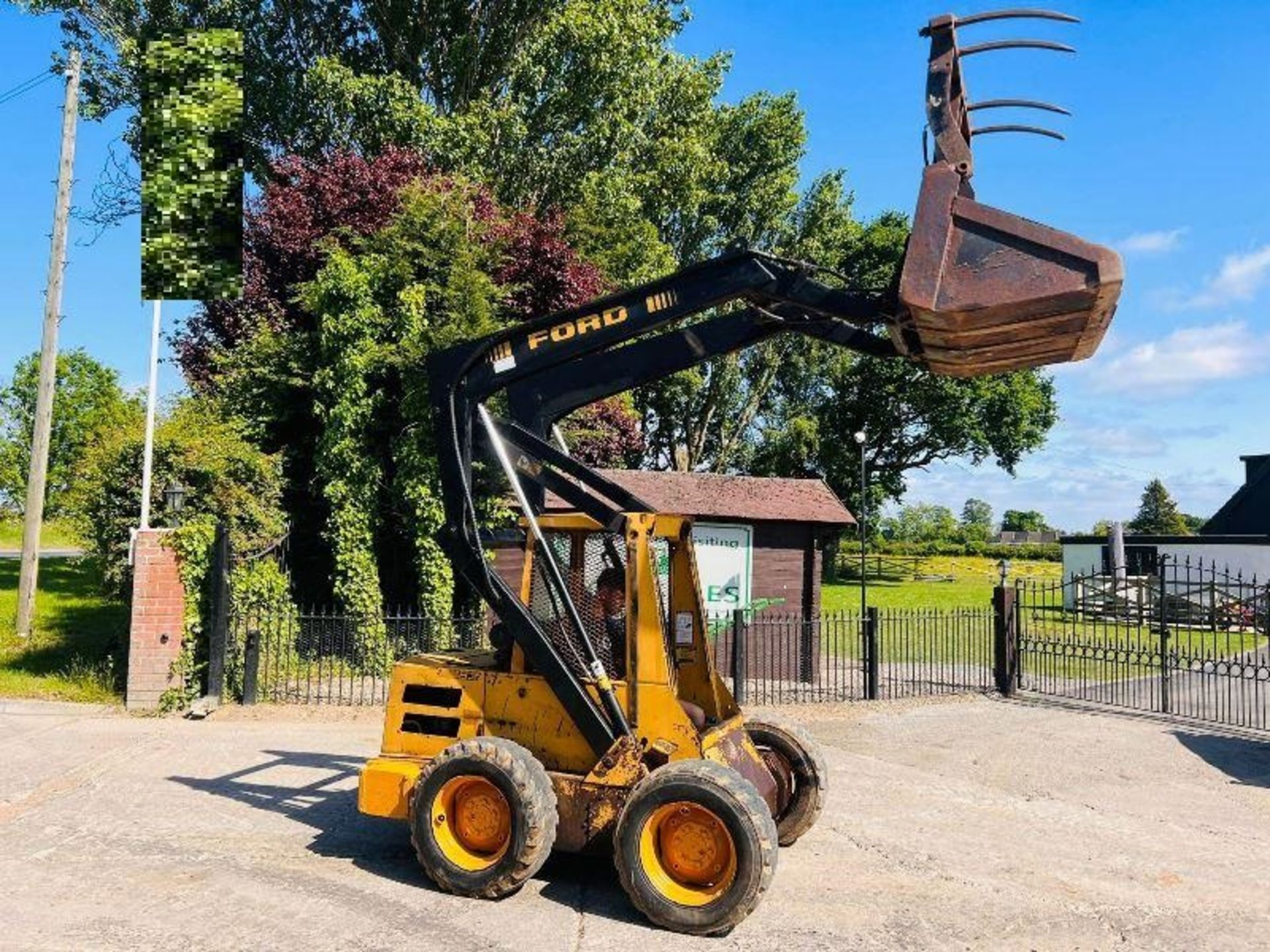 FORD L553 HIGH LIFT SKIDSTEER C/W GRAPPLE BUCKET - Image 11 of 18