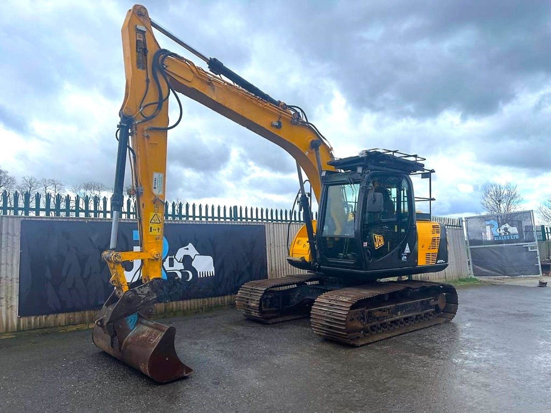 JCB JS131 LC PLUS 2017 5201 HOURS CODED START AIR CON BOXING RING - Image 4 of 17