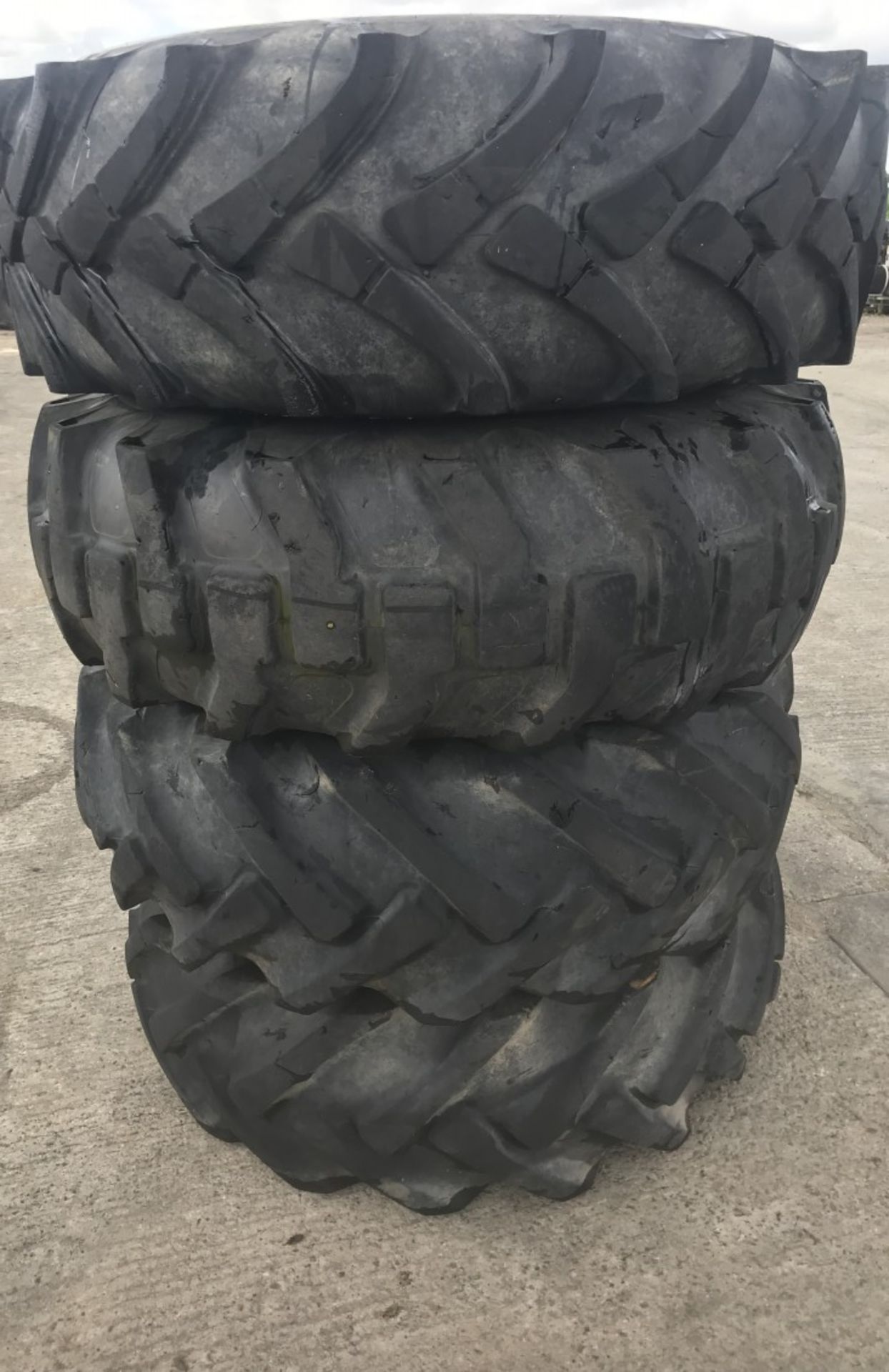 4 X JCB TELEHANDLER WHEELS AND TYRES 24 INCH - Image 3 of 11