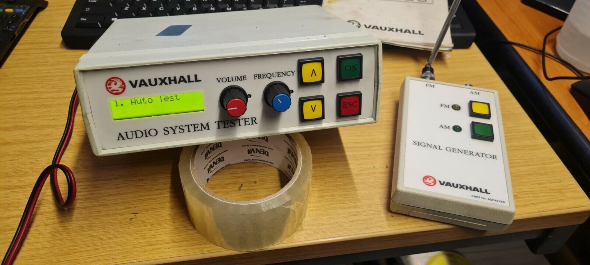 AUTOMOTIVE LOT JL49 VAUXHALL AUDIO SYSTEM TESTER WORKSHOP TOOL IN CASE REF KM46 - Image 6 of 7