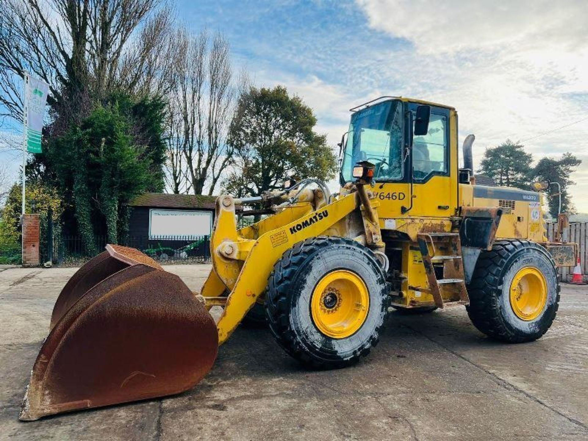 KOMATSU WA320 4WD LOADING SHOVEL C/W LOADMASTER 8000X MONITORE - Image 4 of 10