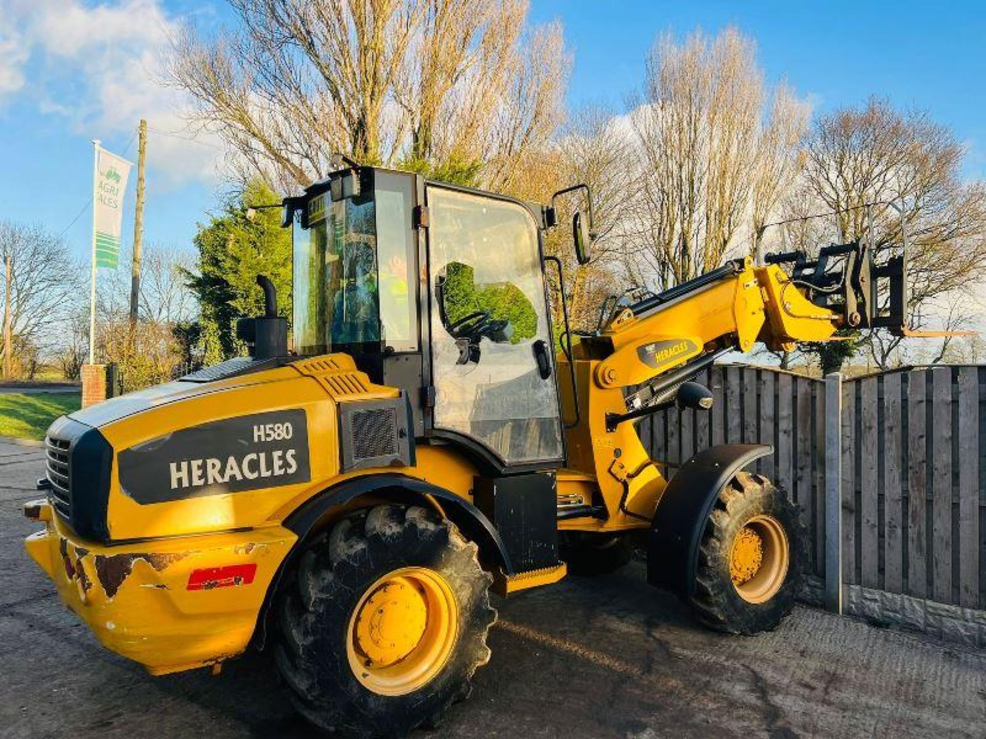 HERACLES H580 4WD TELEHANDLER * YEAR 2019 * C/W QUICK HITCH & PALLET TINES - Image 5 of 14