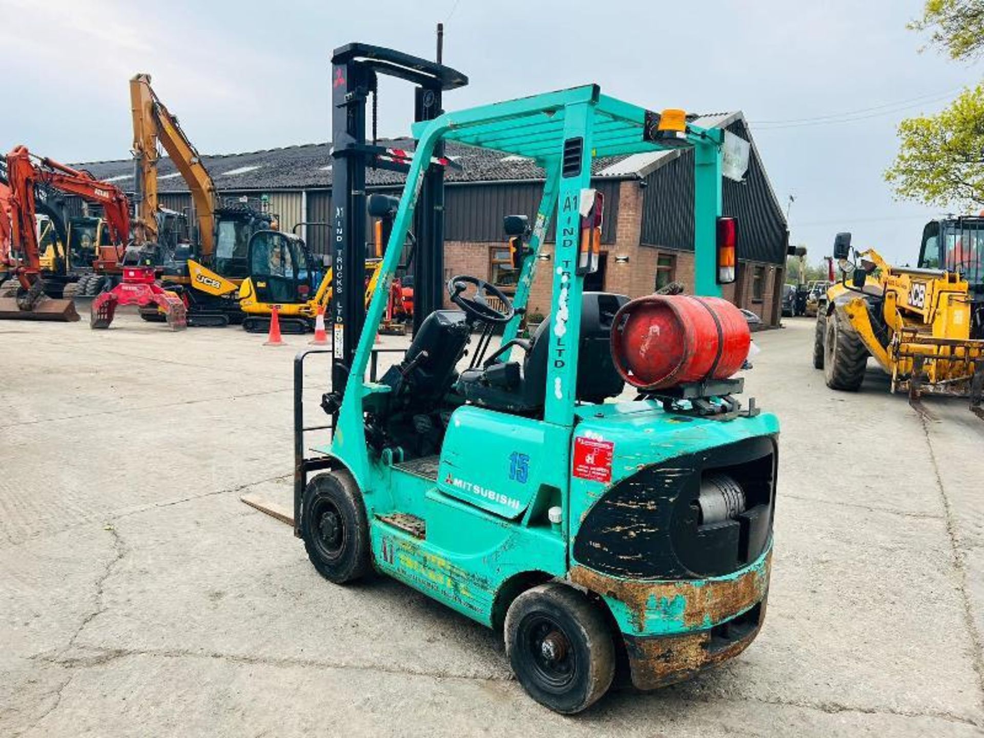 MITSUBISHI FG18K FORKLIFT C/W 2 STAGE MASK * NON-RUNNER * - Image 11 of 12