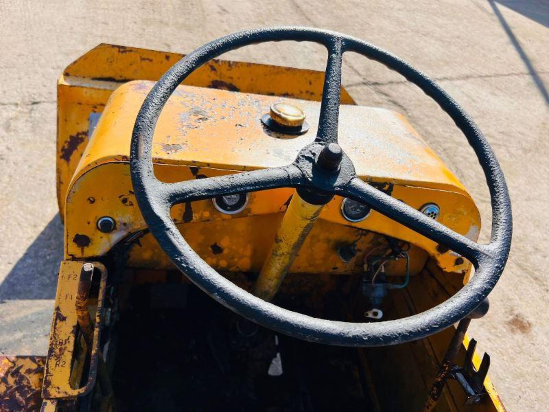 INTERNATIONAL HARVESTER H25B LOADING SHOVEL * NON-RUNNER * C/W PERKINS ENGINE - Image 11 of 15