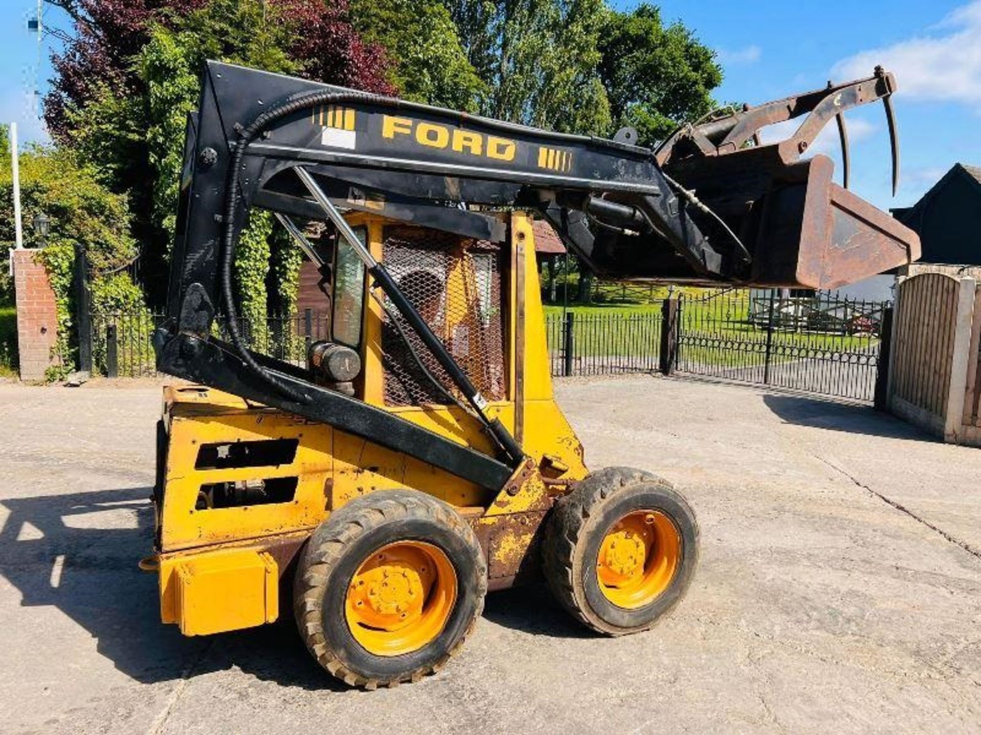 FORD L553 HIGH LIFT SKIDSTEER C/W GRAPPLE BUCKET - Image 7 of 18