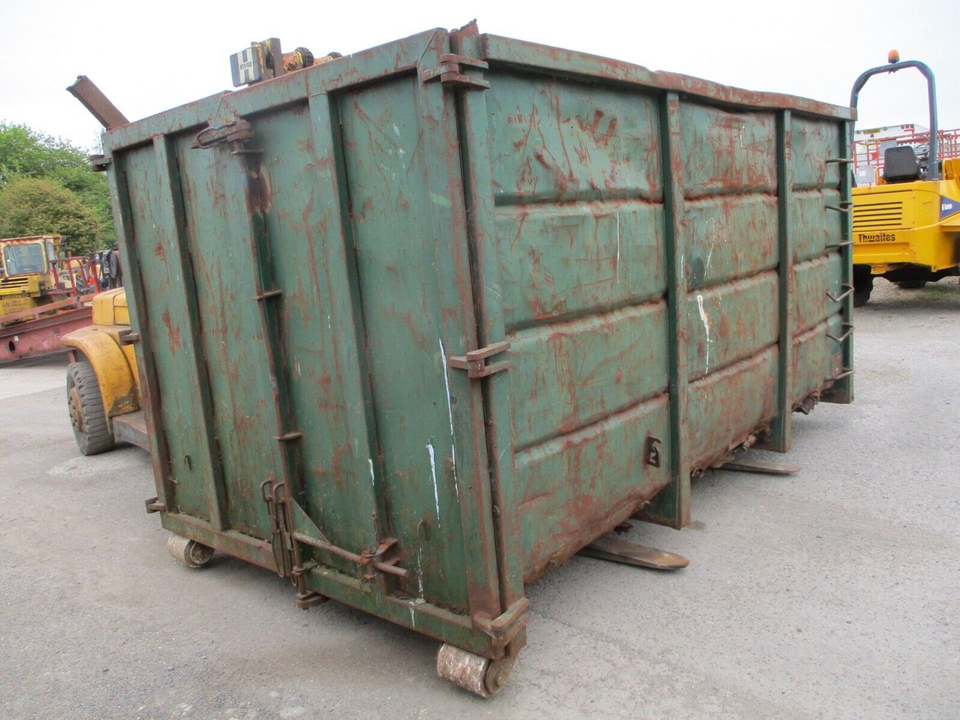 4M LONG ROLL ON OFF SKIP RO RO SCRAP BIN HOOK LOADER - Image 2 of 6