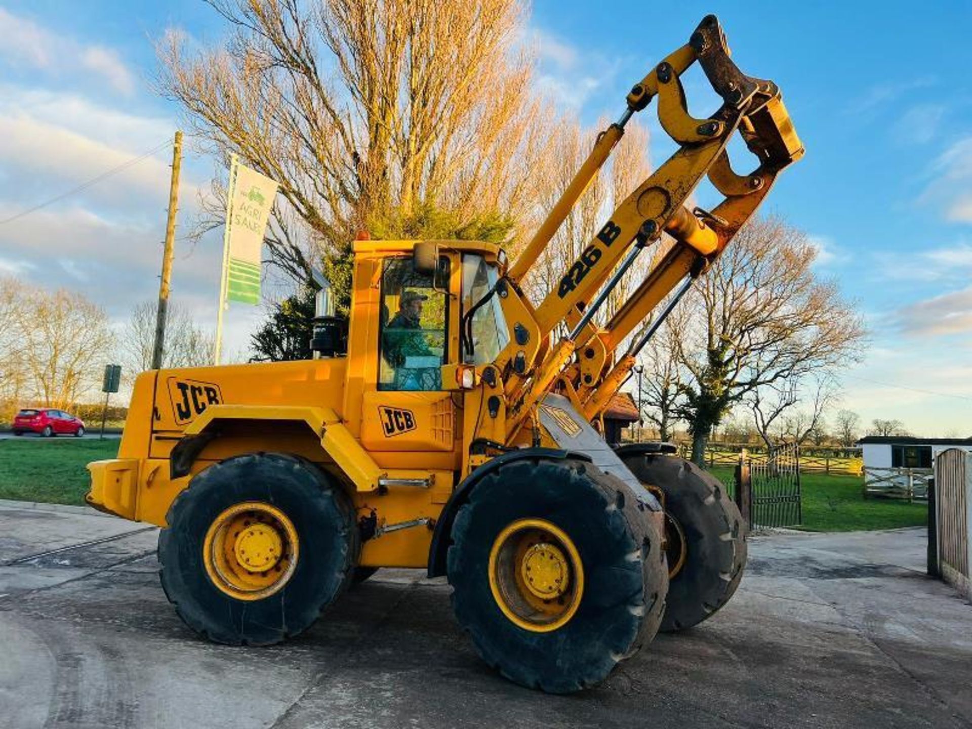 JCB 426B 4WD LOADING SHOVEL C/W JOYSTICK CONTROL - Image 9 of 13