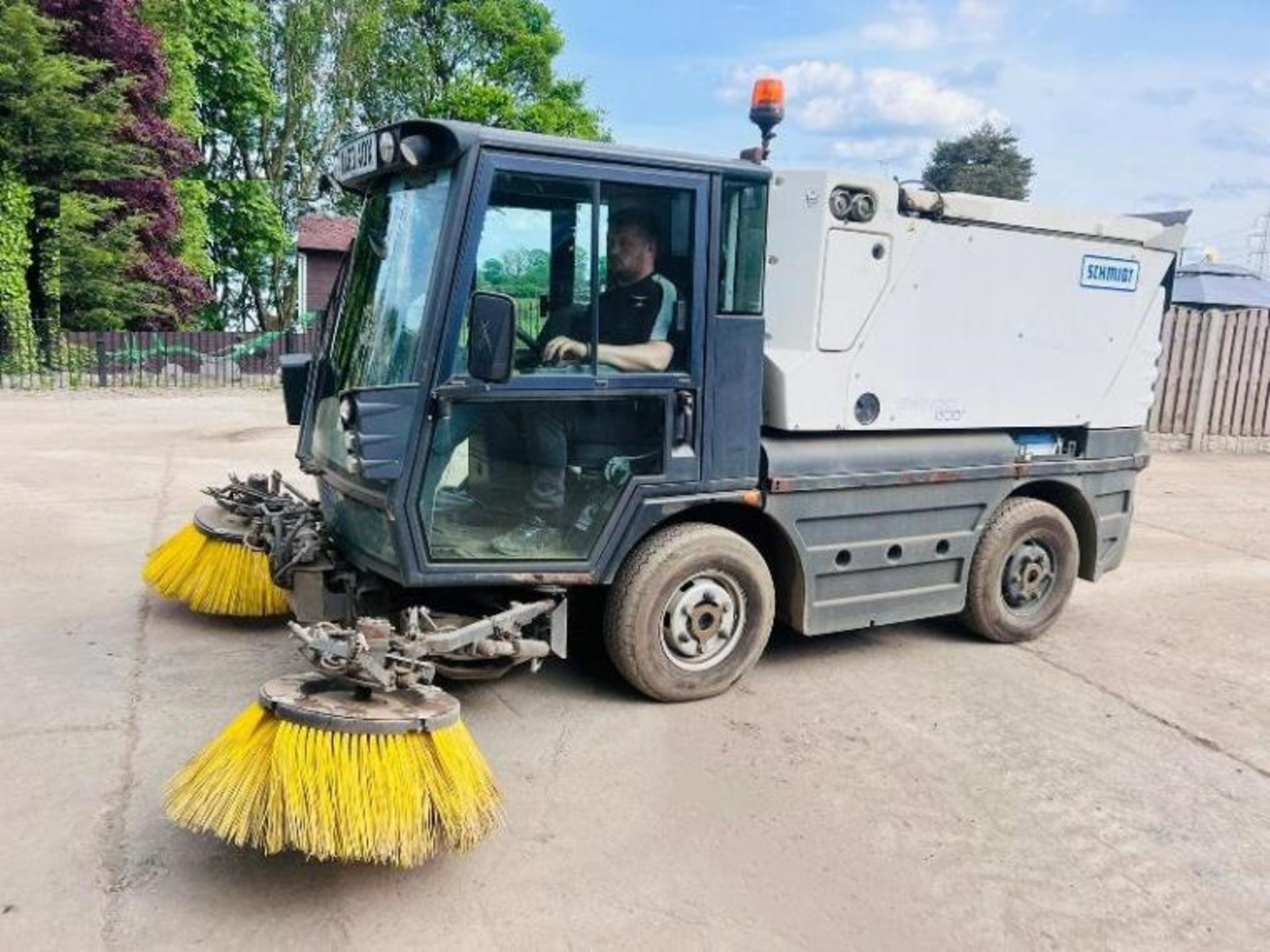 SCHMIDT SWINGO 200 4X2 ROAD SWEEPER *YEAR 2013* C/W AC CABIN - Image 30 of 30