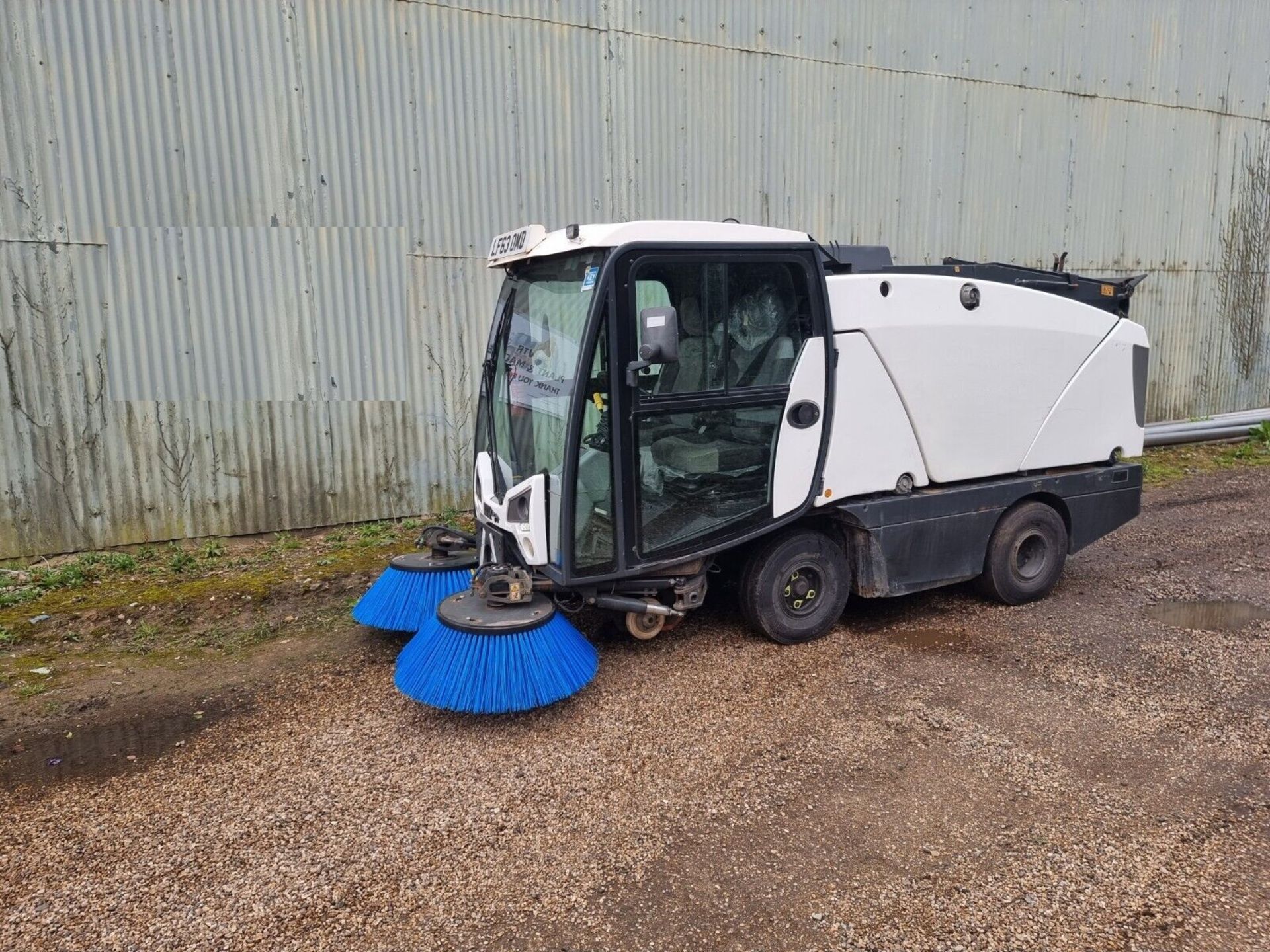 2014 JOHNSTON CX201 PRECINCT ROAD SWEEPER AIR CON